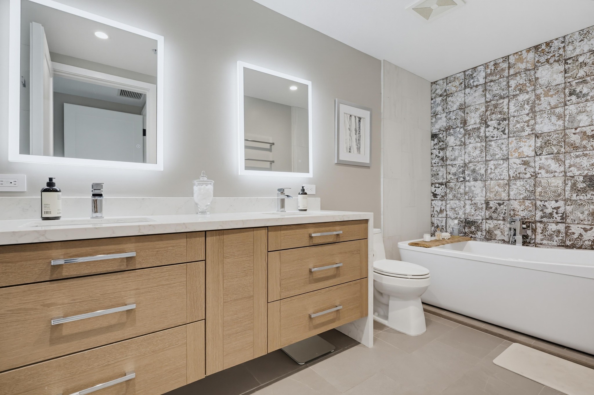 Virtual tour photo 63 of 105 for 1199 Pacific Hwy Unit 1305