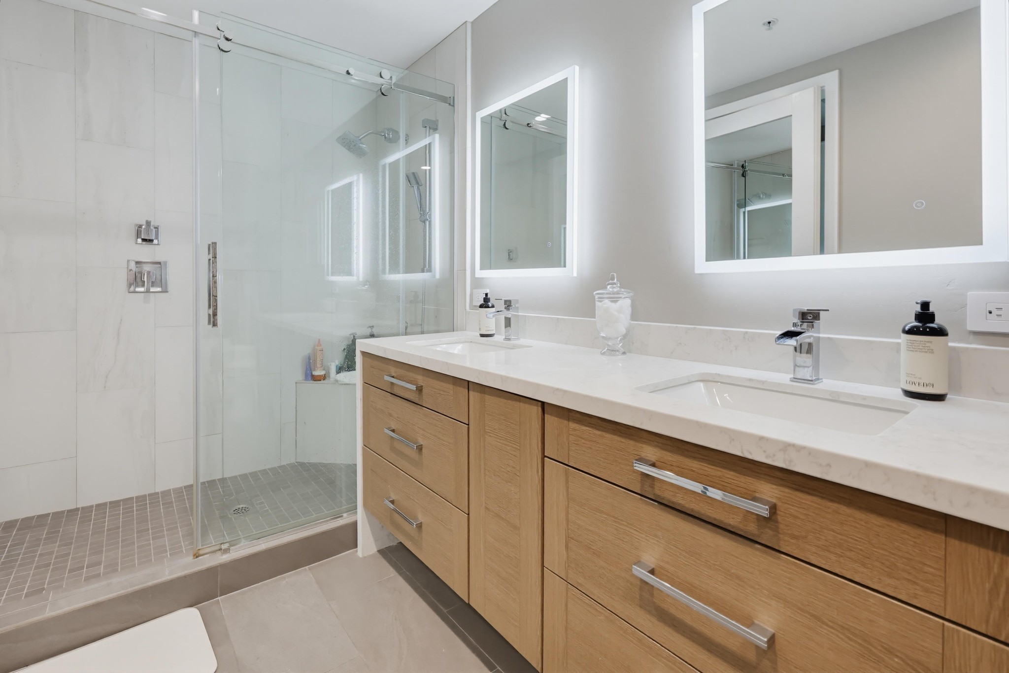 Virtual tour photo 66 of 105 for 1199 Pacific Hwy Unit 1305