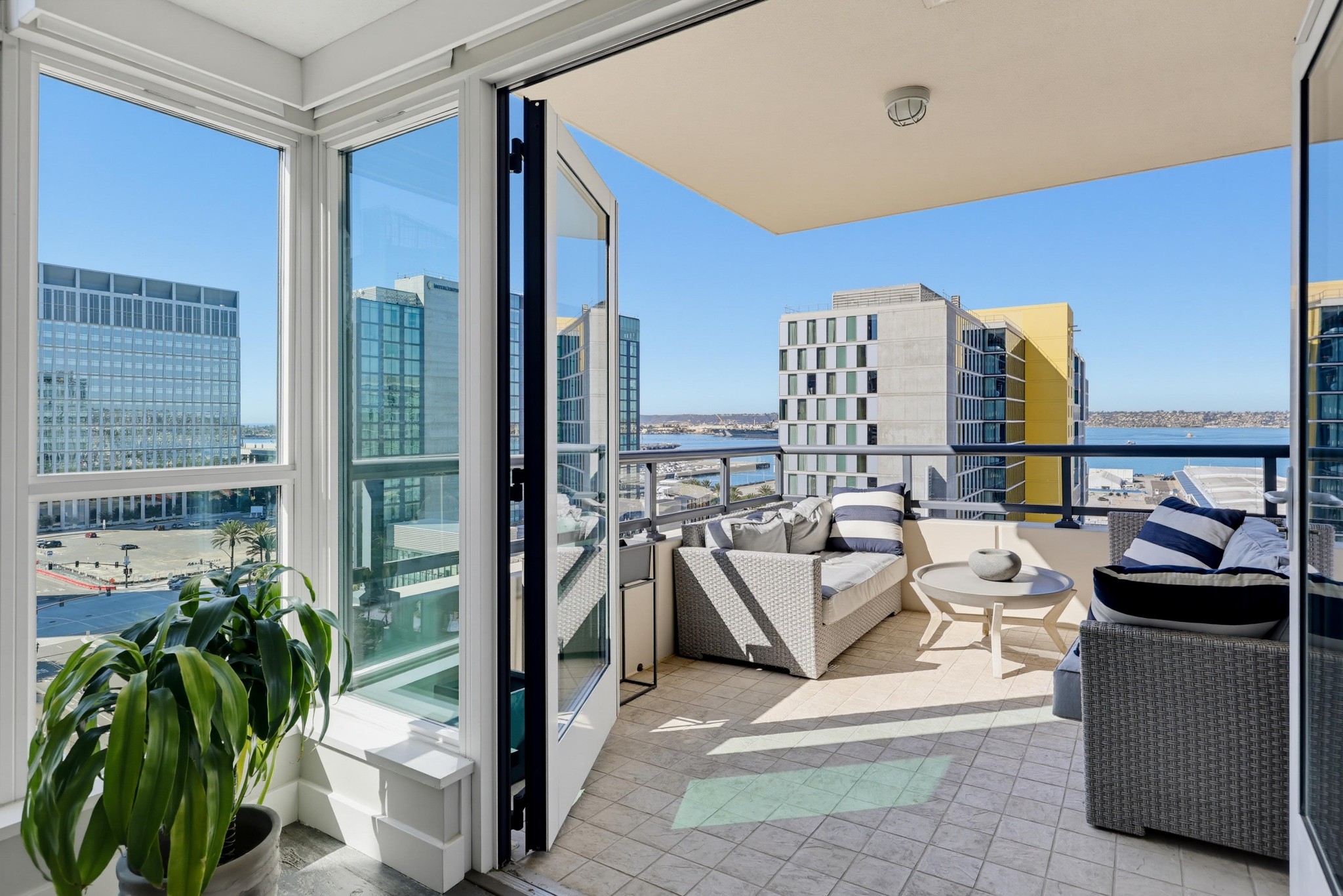 Virtual tour photo 68 of 105 for 1199 Pacific Hwy Unit 1305