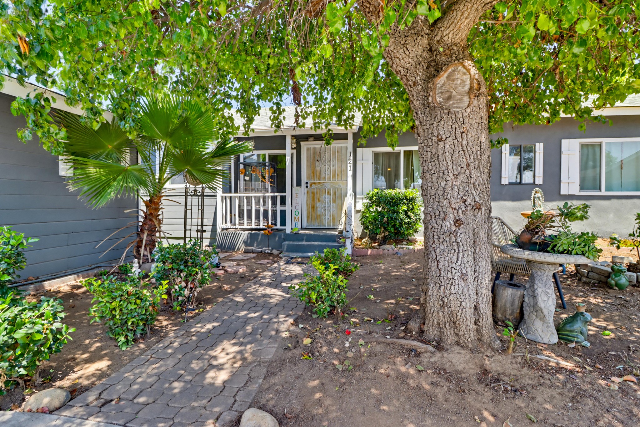 Virtual tour photo 4 of 43 for 121 S Stephanie Ln