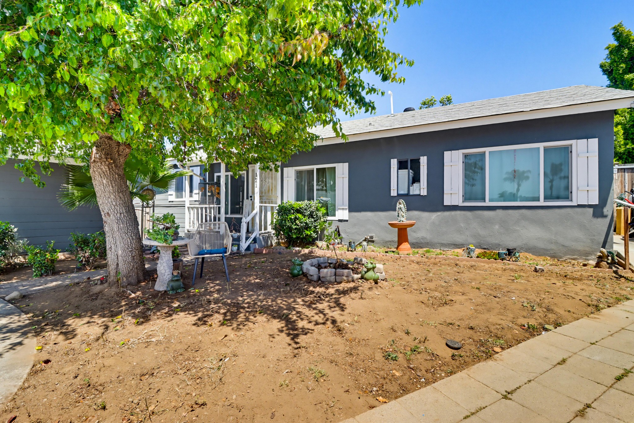 Virtual tour photo 5 of 43 for 121 S Stephanie Ln