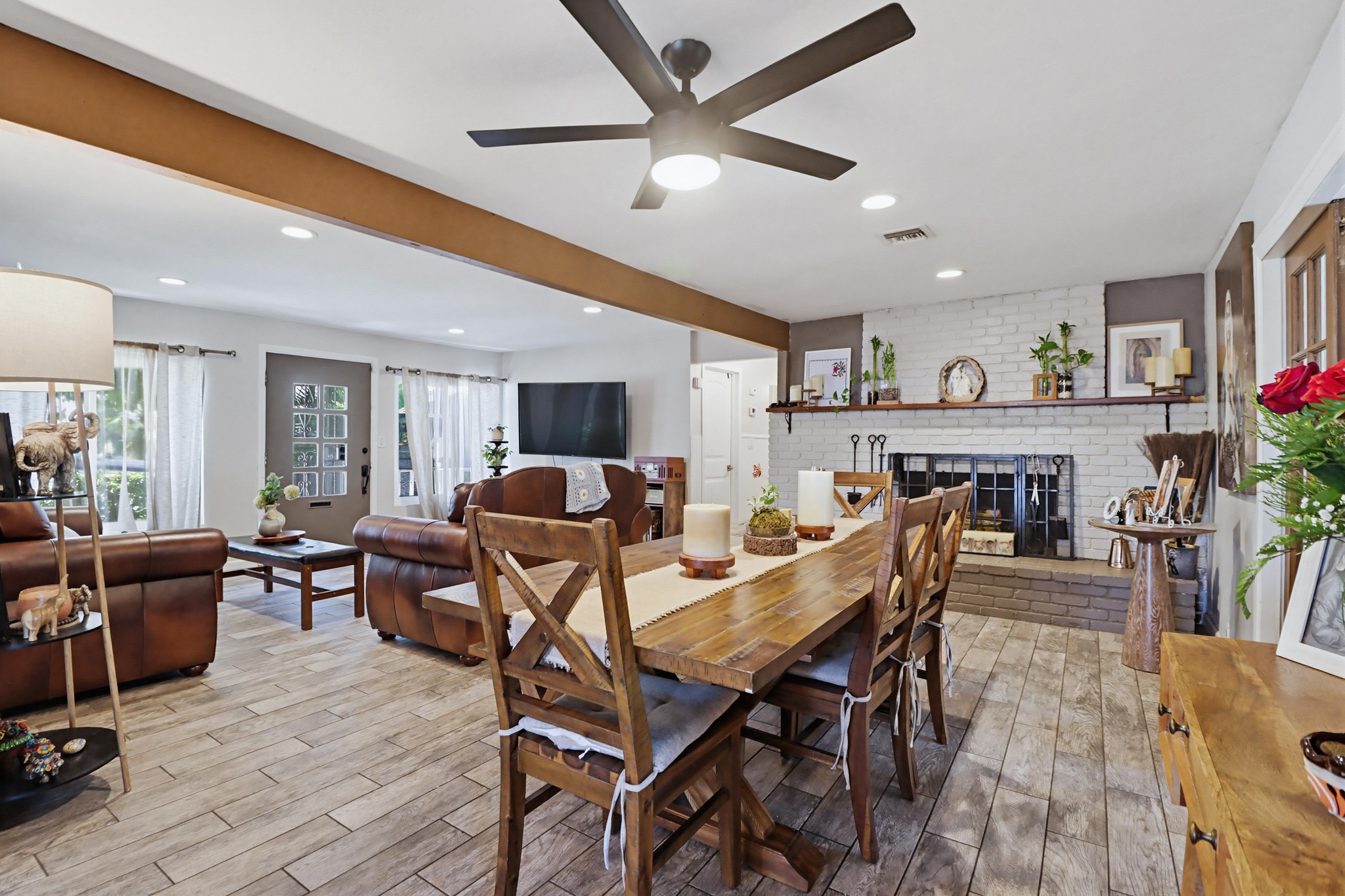 Virtual tour photo 6 of 43 for 121 S Stephanie Ln