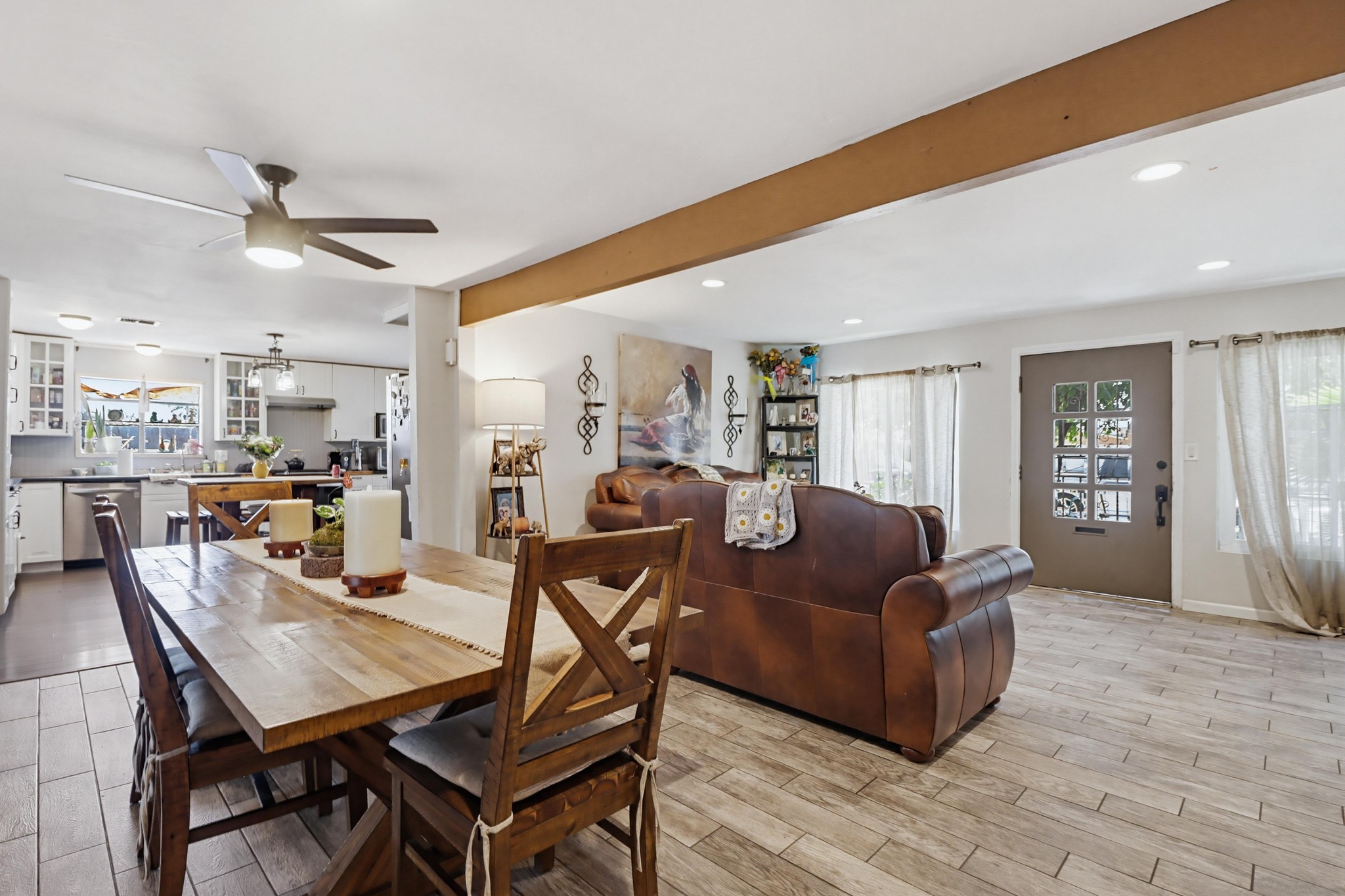 Virtual tour photo 7 of 43 for 121 S Stephanie Ln