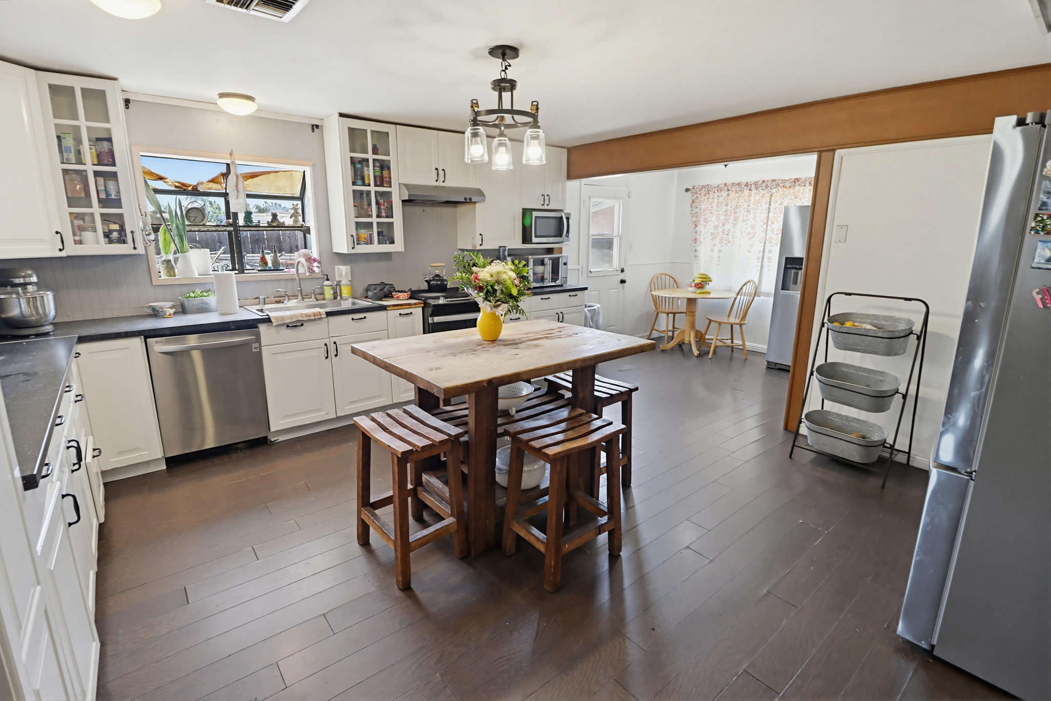 Virtual tour photo 10 of 43 for 121 S Stephanie Ln