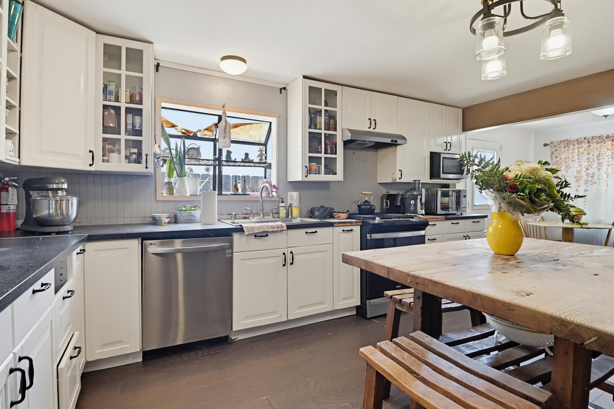 Virtual tour photo 11 of 43 for 121 S Stephanie Ln