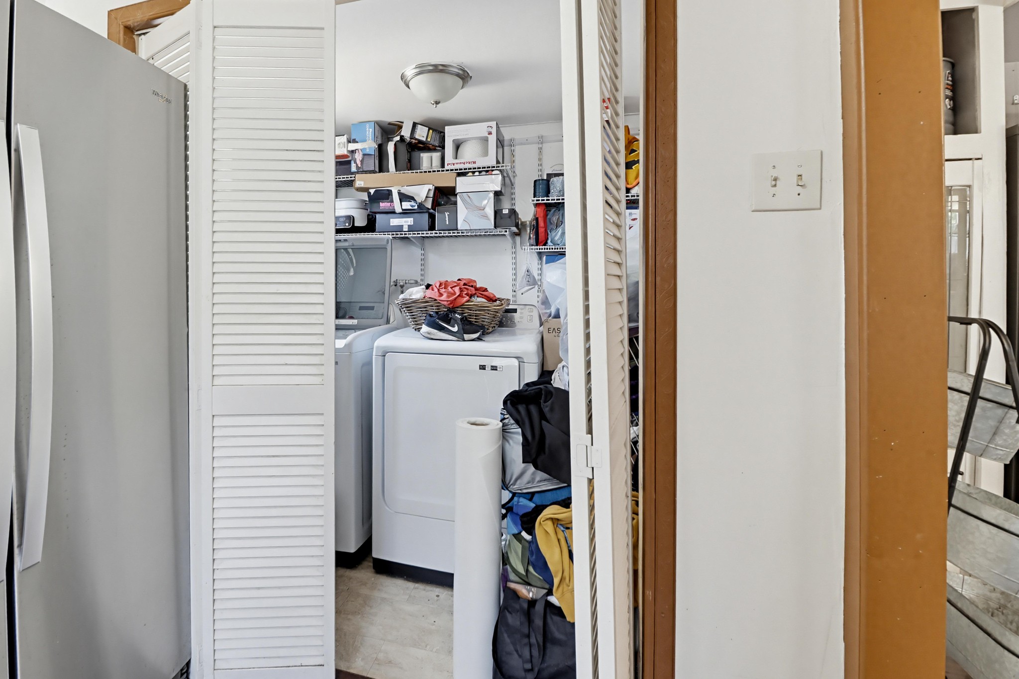 Virtual tour photo 15 of 43 for 121 S Stephanie Ln