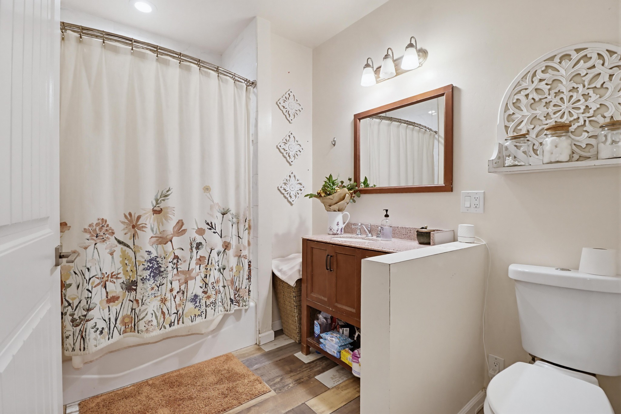 Virtual tour photo 19 of 43 for 121 S Stephanie Ln