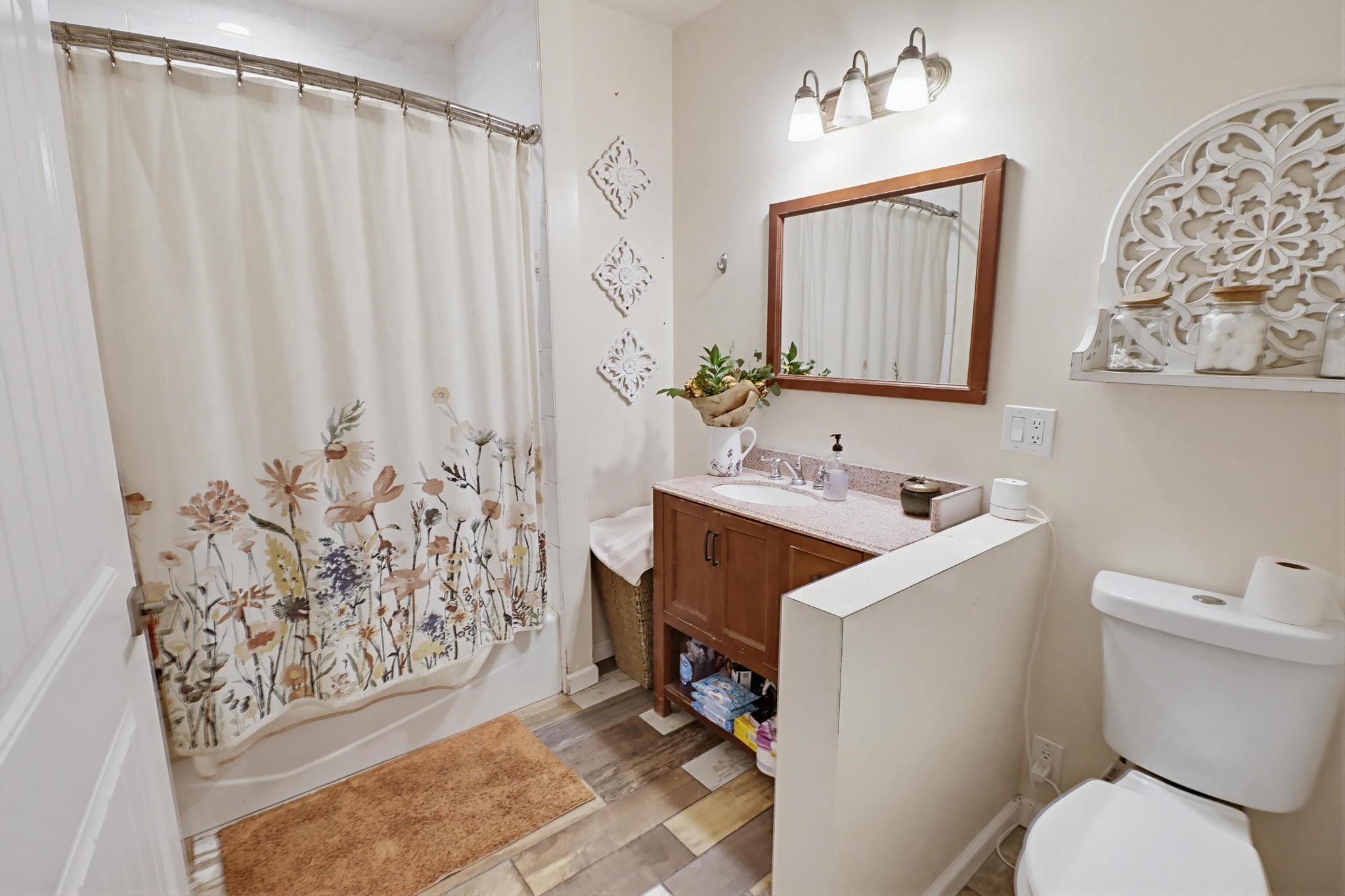 Virtual tour photo 20 of 43 for 121 S Stephanie Ln