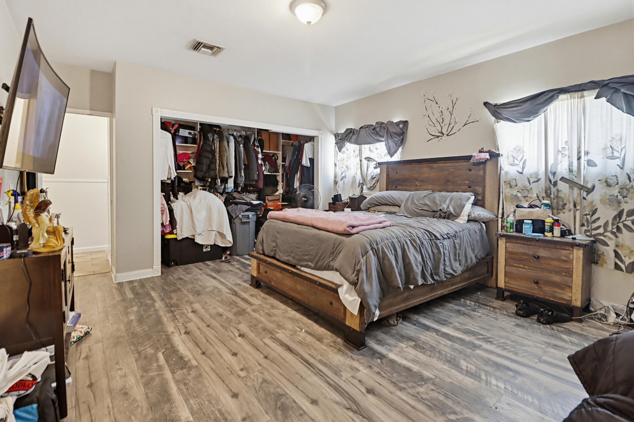 Virtual tour photo 24 of 43 for 121 S Stephanie Ln