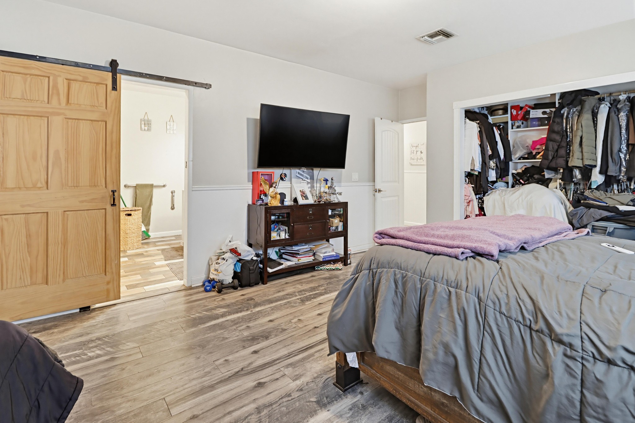 Virtual tour photo 25 of 43 for 121 S Stephanie Ln