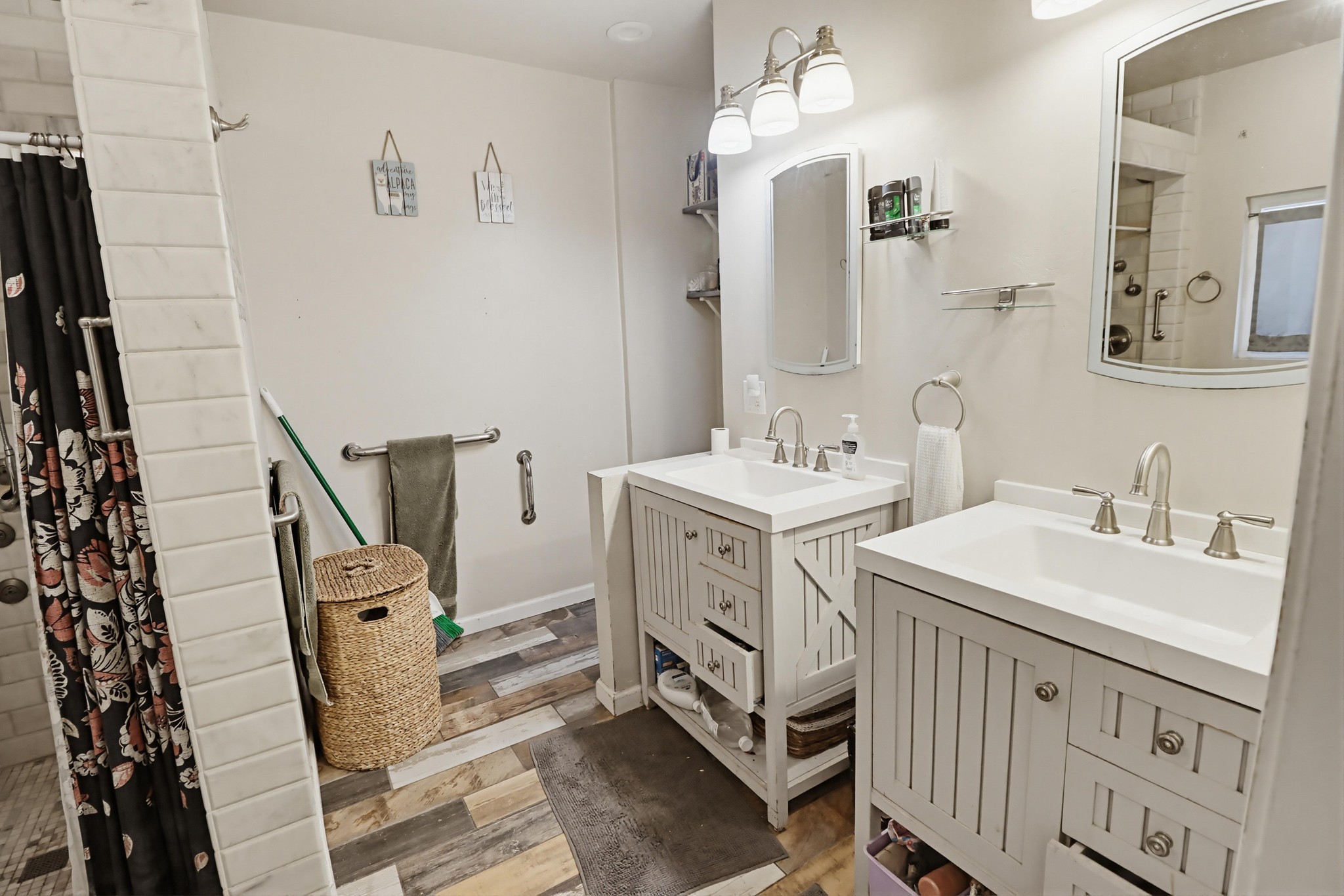 Virtual tour photo 28 of 43 for 121 S Stephanie Ln