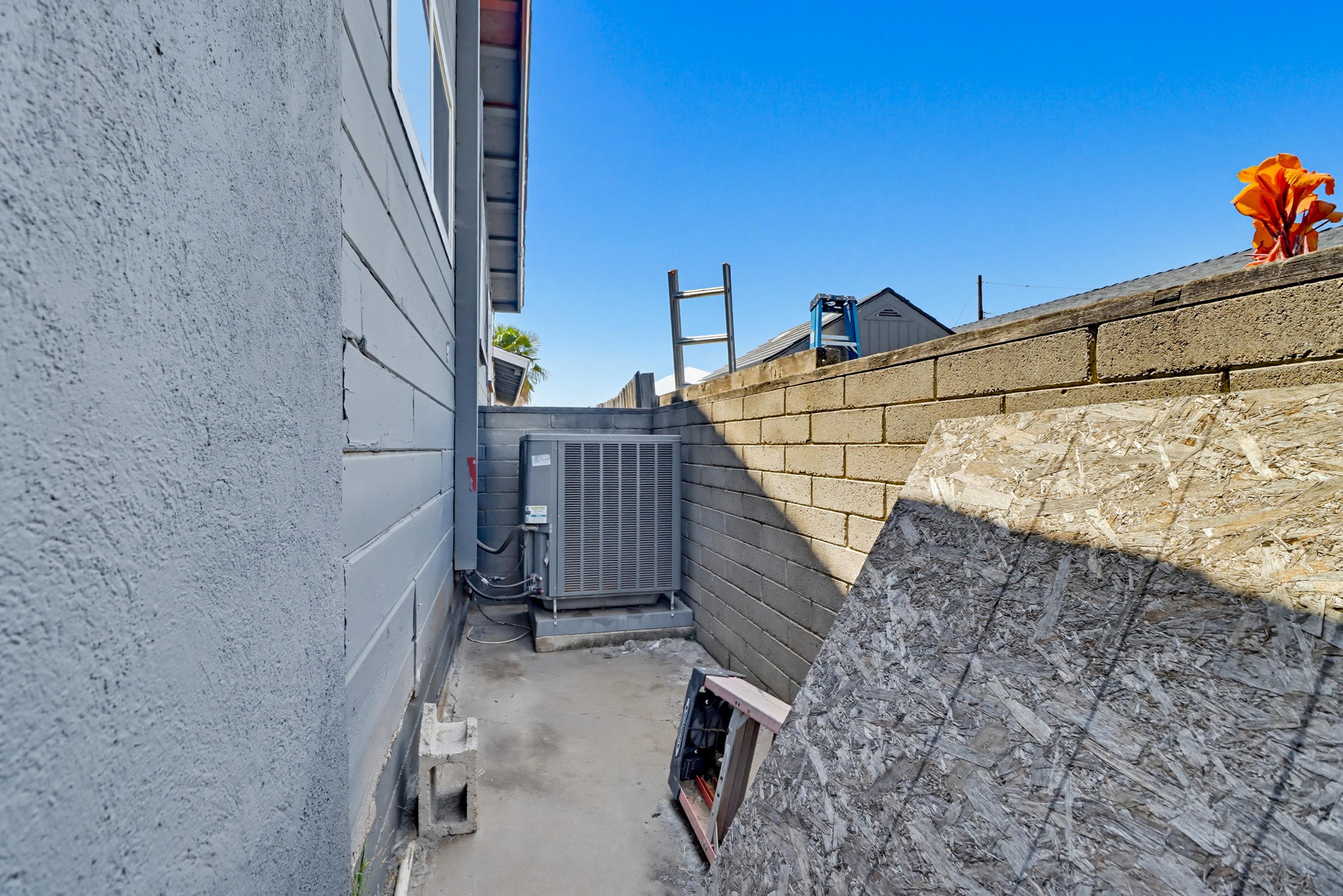 Virtual tour photo 37 of 43 for 121 S Stephanie Ln