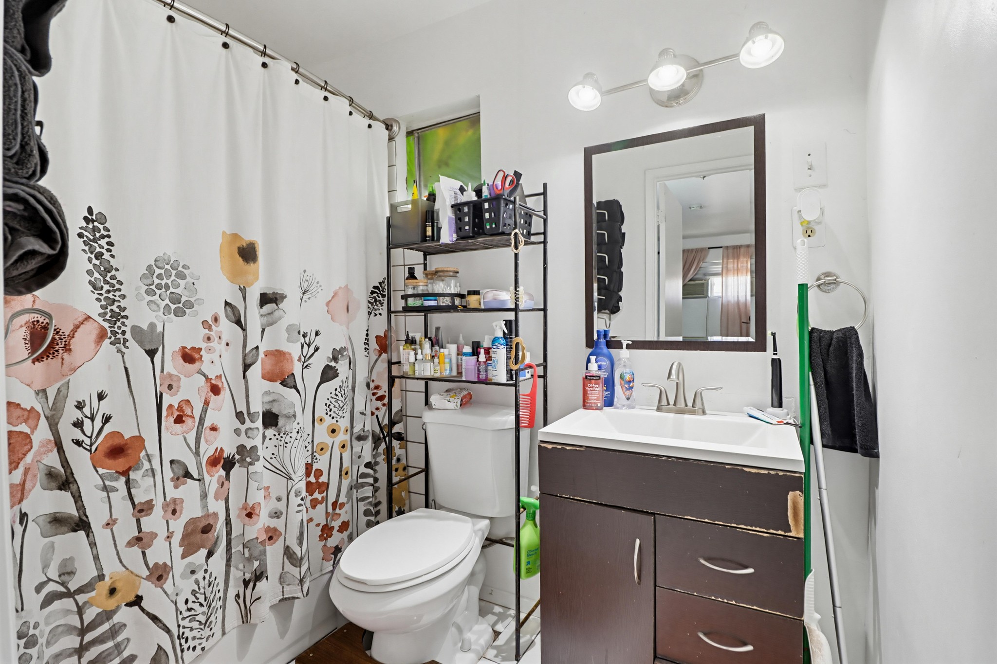 Virtual tour photo 42 of 43 for 121 S Stephanie Ln