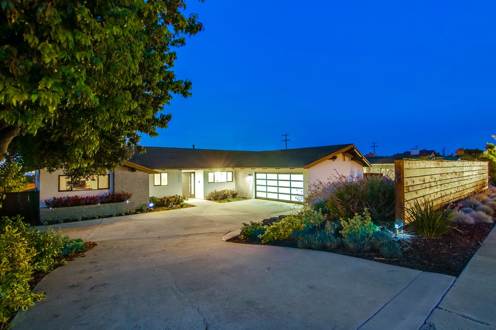 Virtual tour photo 1 of 82 for 1211 Catalina Blvd