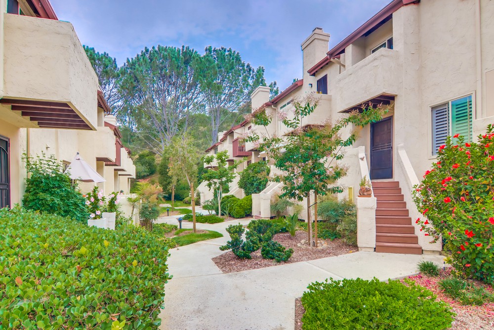 Virtual tour photo 4 of 56 for 1212 River Glen Row UNIT 103