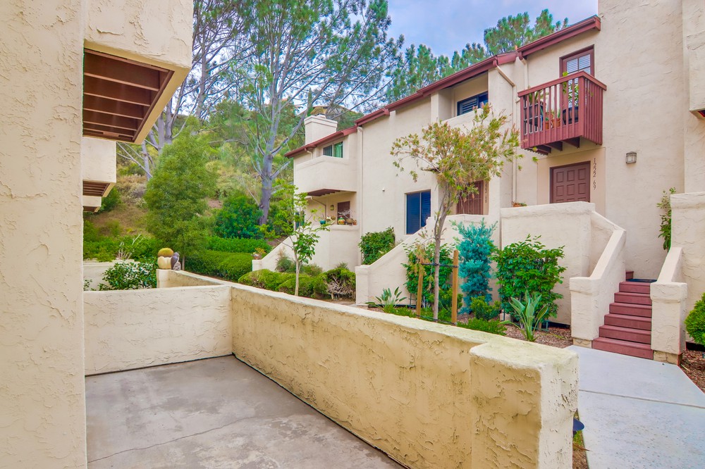Virtual tour photo 8 of 56 for 1212 River Glen Row UNIT 103