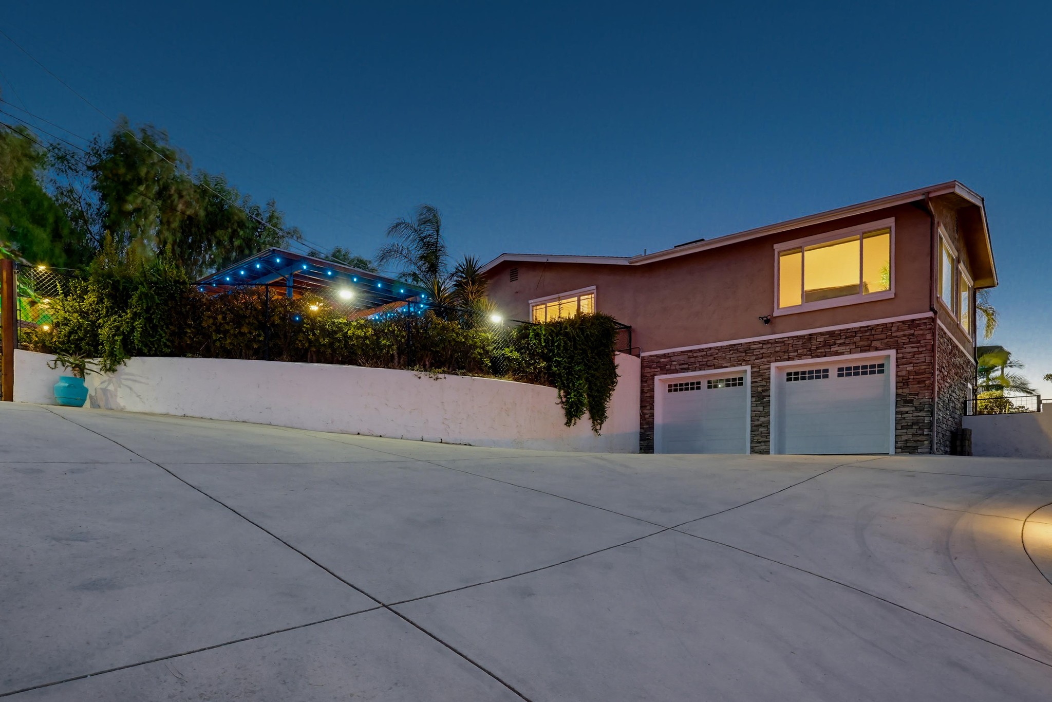 Virtual tour photo 1 of 123 for 12139 Valhalla Dr
