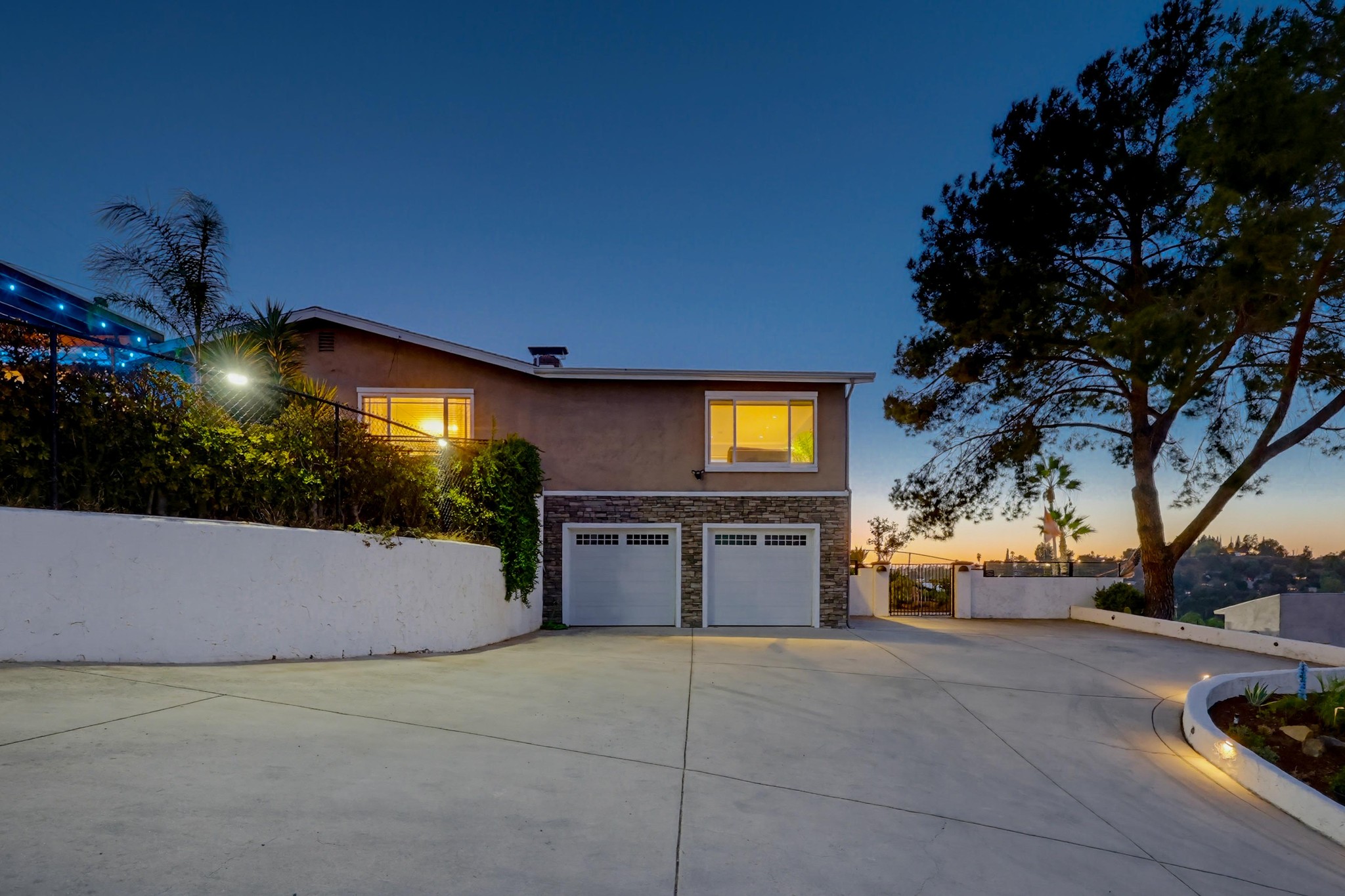 Virtual tour photo 3 of 123 for 12139 Valhalla Dr