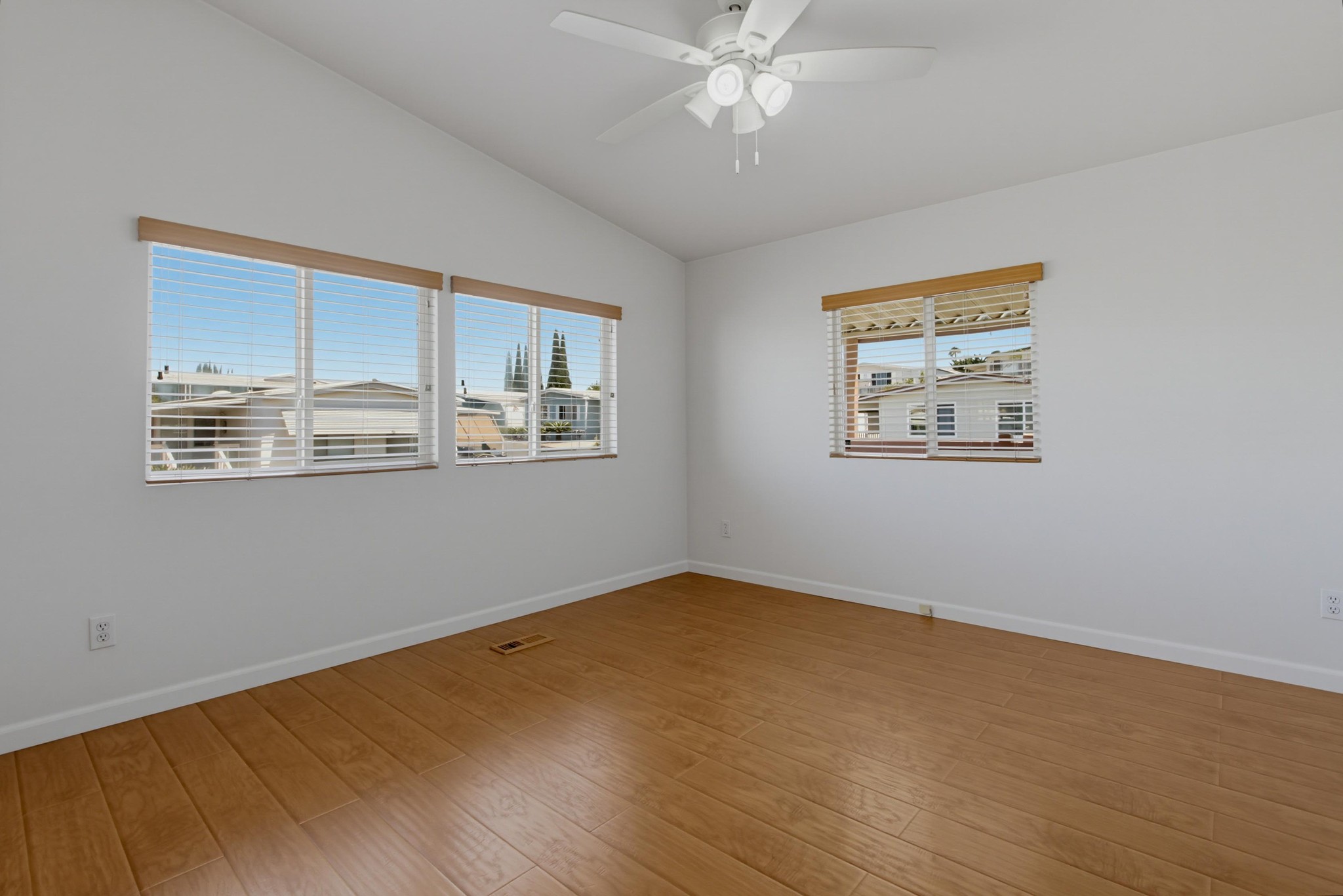 Virtual tour photo 14 of 54 for 1219 E Barham Dr Spc 127