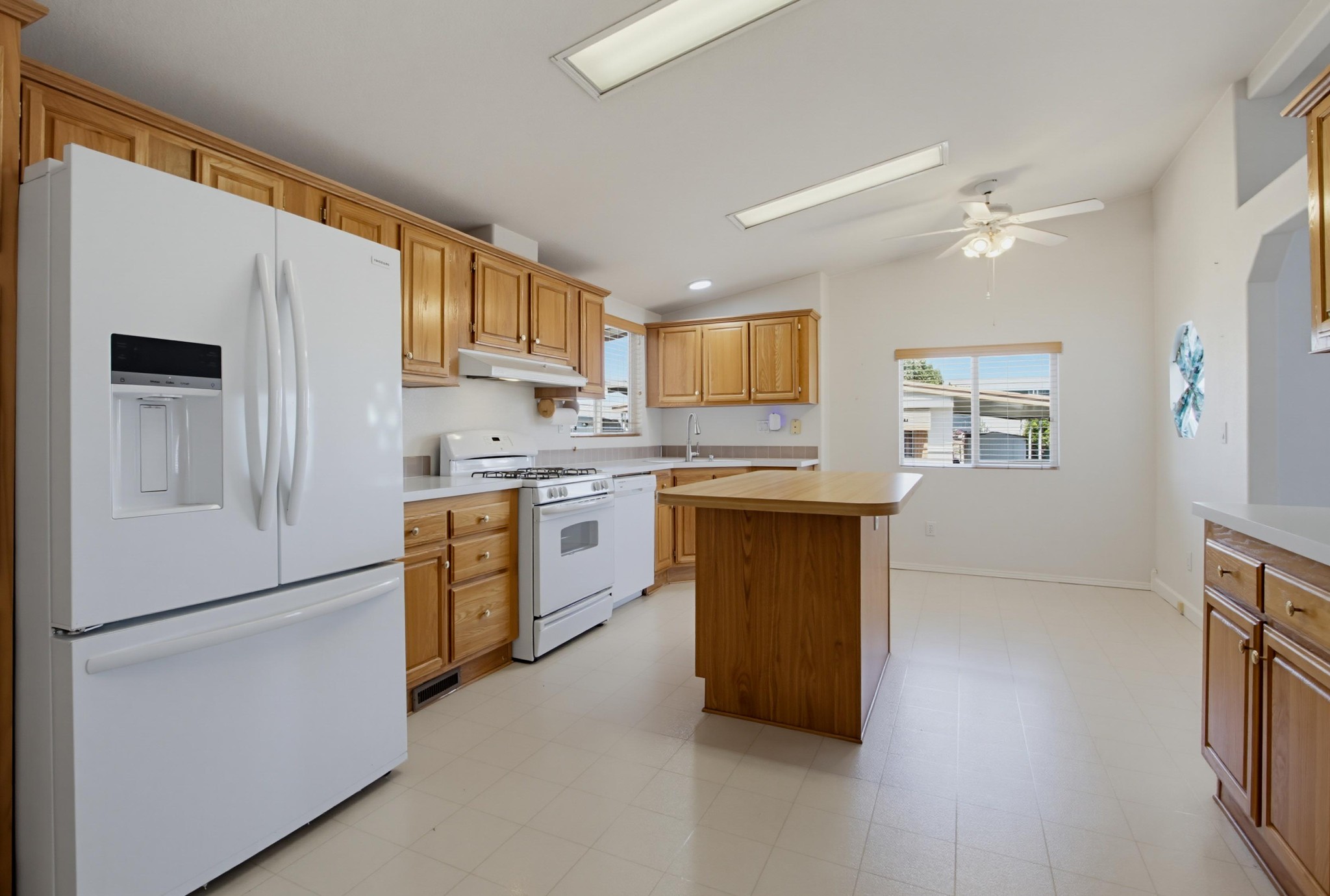 Virtual tour photo 19 of 54 for 1219 E Barham Dr Spc 127