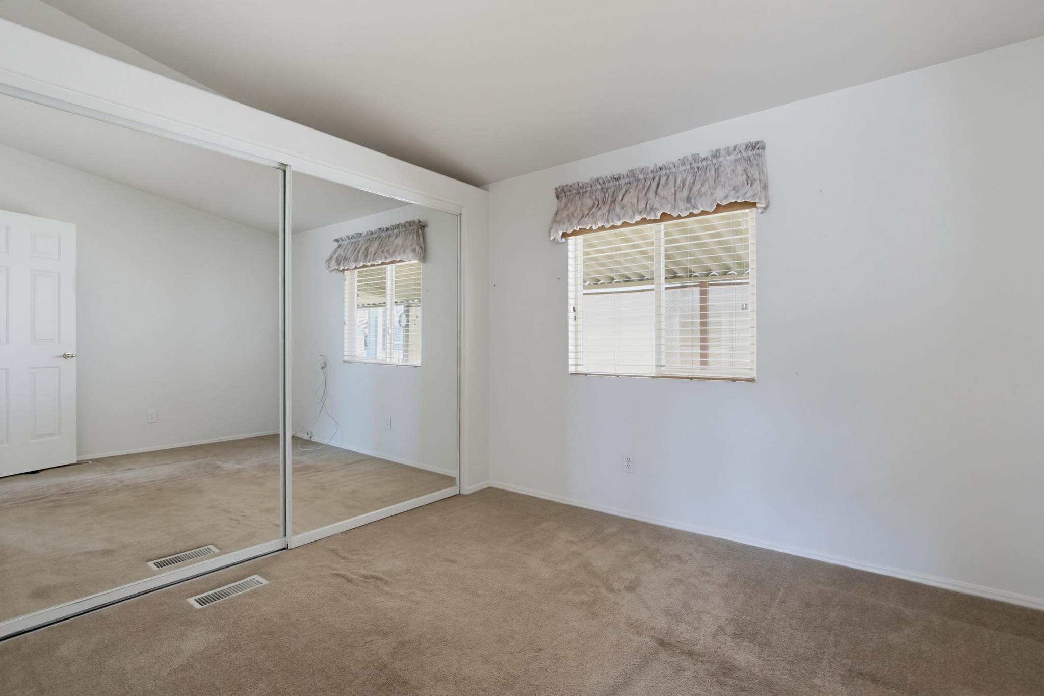 Virtual tour photo 28 of 54 for 1219 E Barham Dr Spc 127