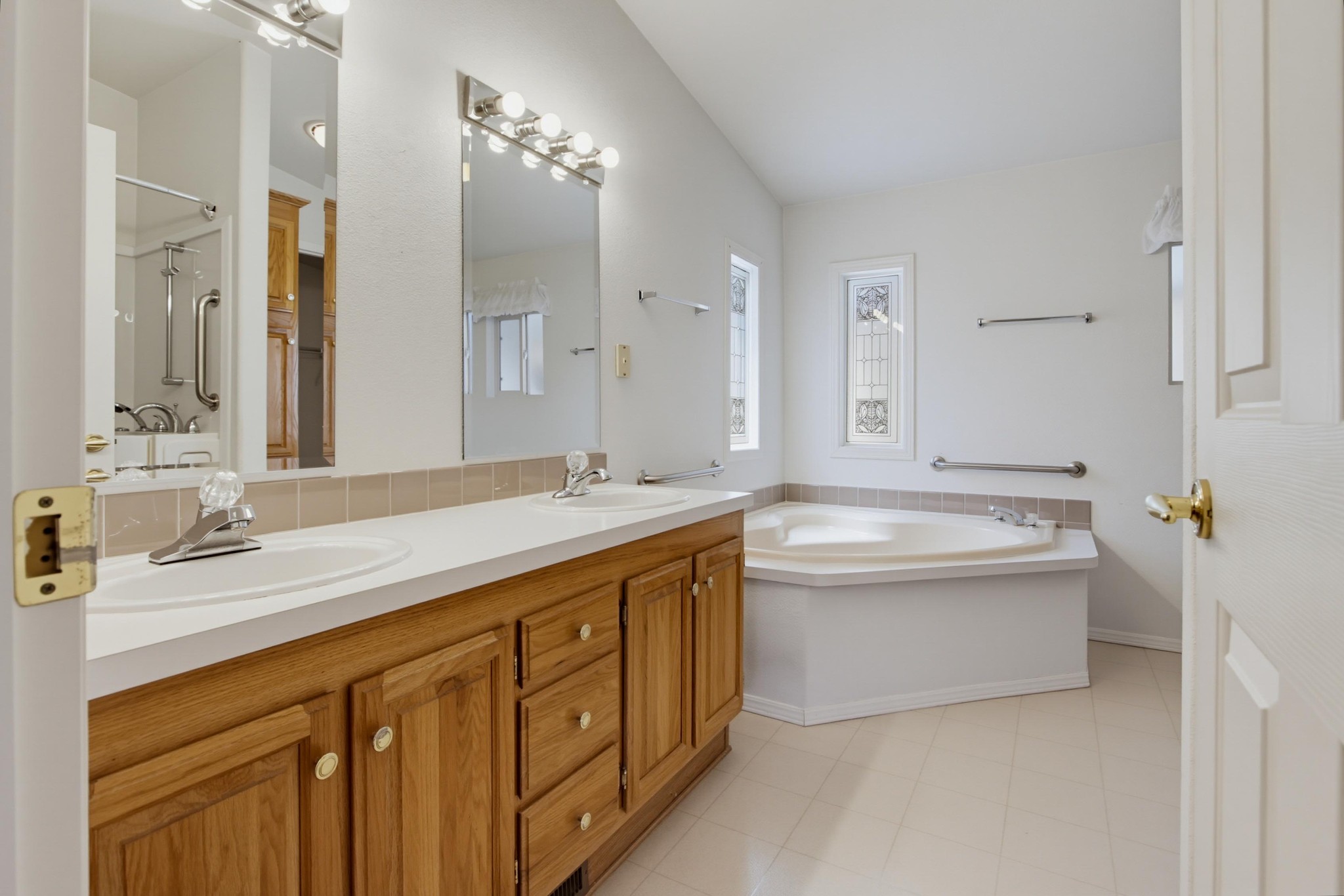 Virtual tour photo 40 of 54 for 1219 E Barham Dr Spc 127