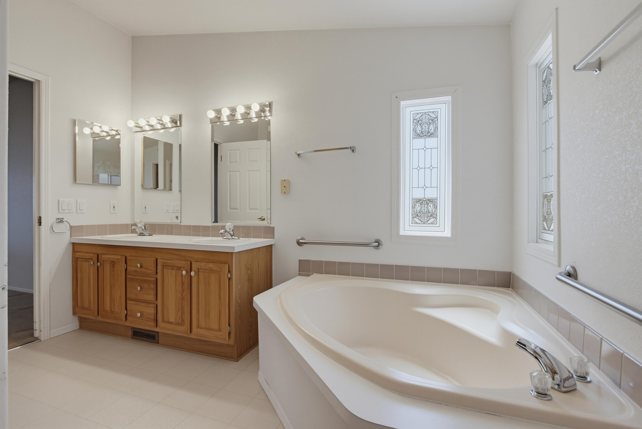 Virtual tour photo 41 of 54 for 1219 E Barham Dr Spc 127