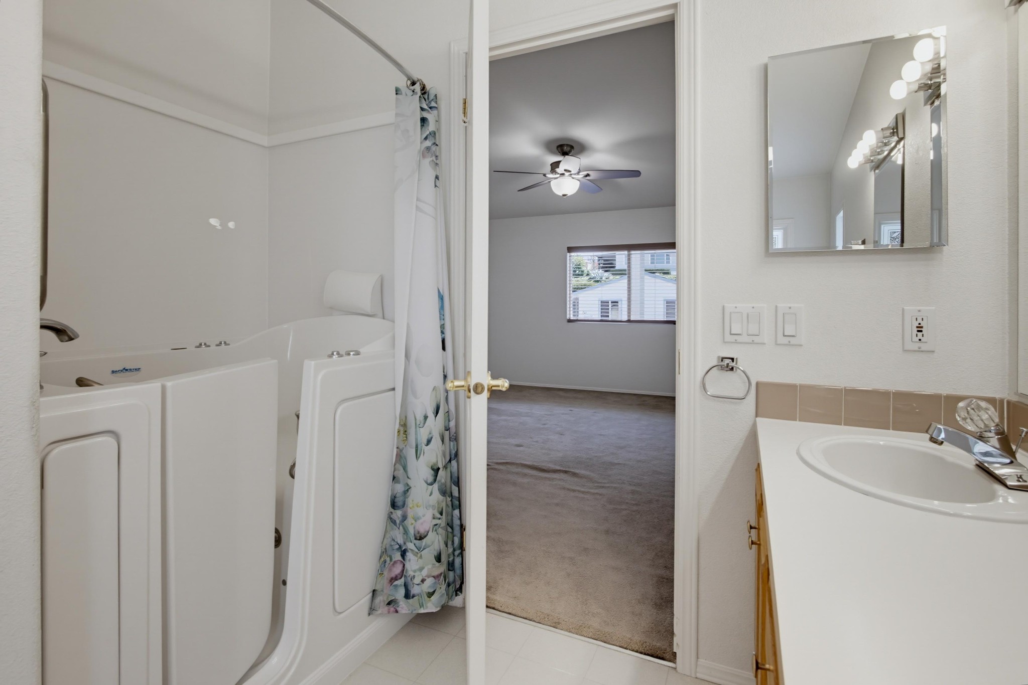 Virtual tour photo 42 of 54 for 1219 E Barham Dr Spc 127