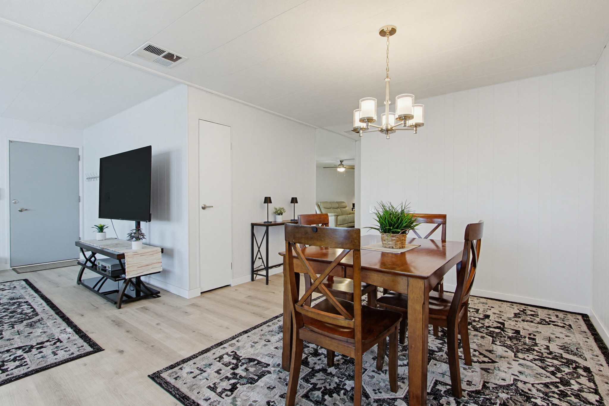 Virtual tour photo 17 of 55 for 1219 E Barham Dr Spc 178