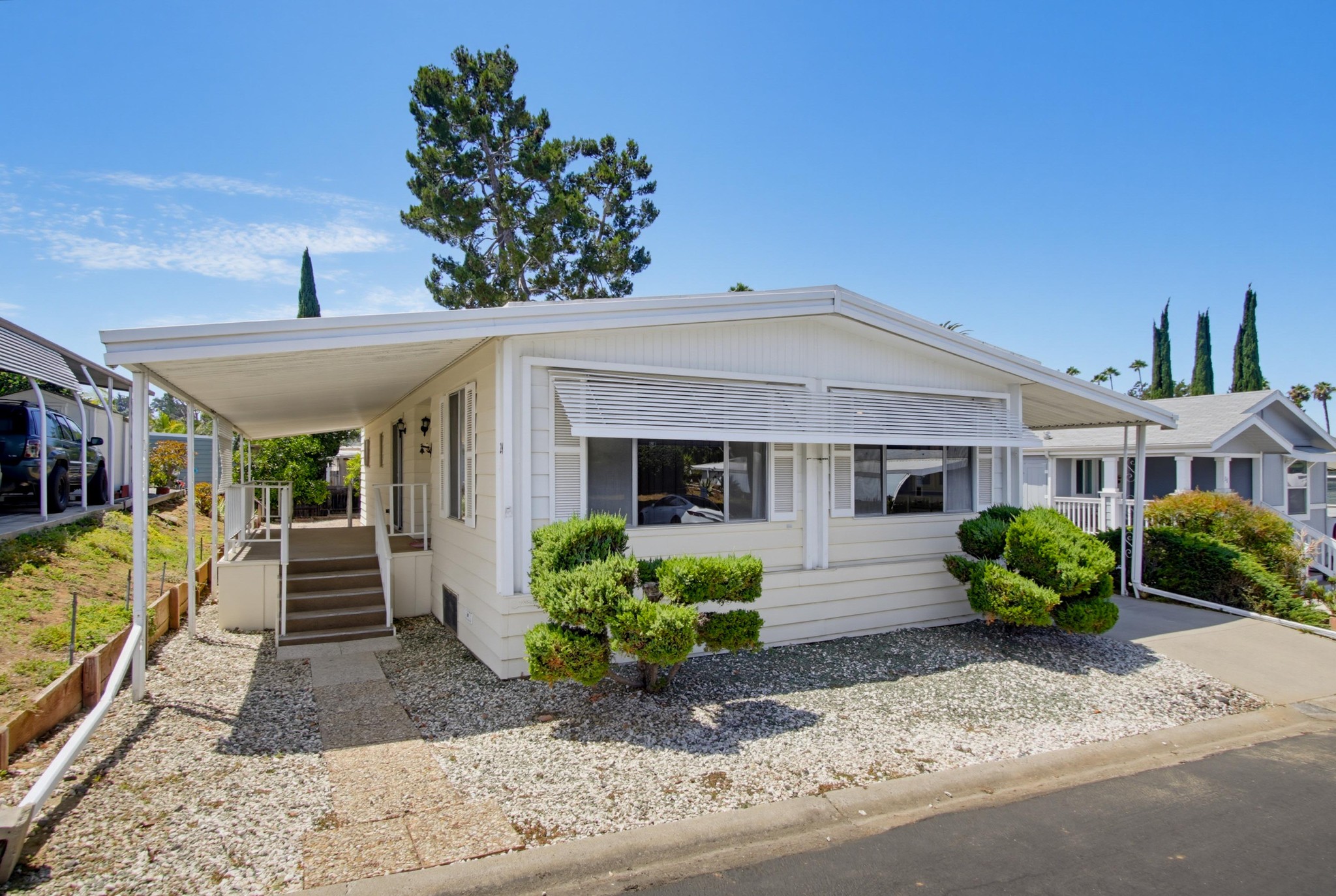 Virtual tour photo 1 of 41 for 1219 E Barham Dr Spc 24