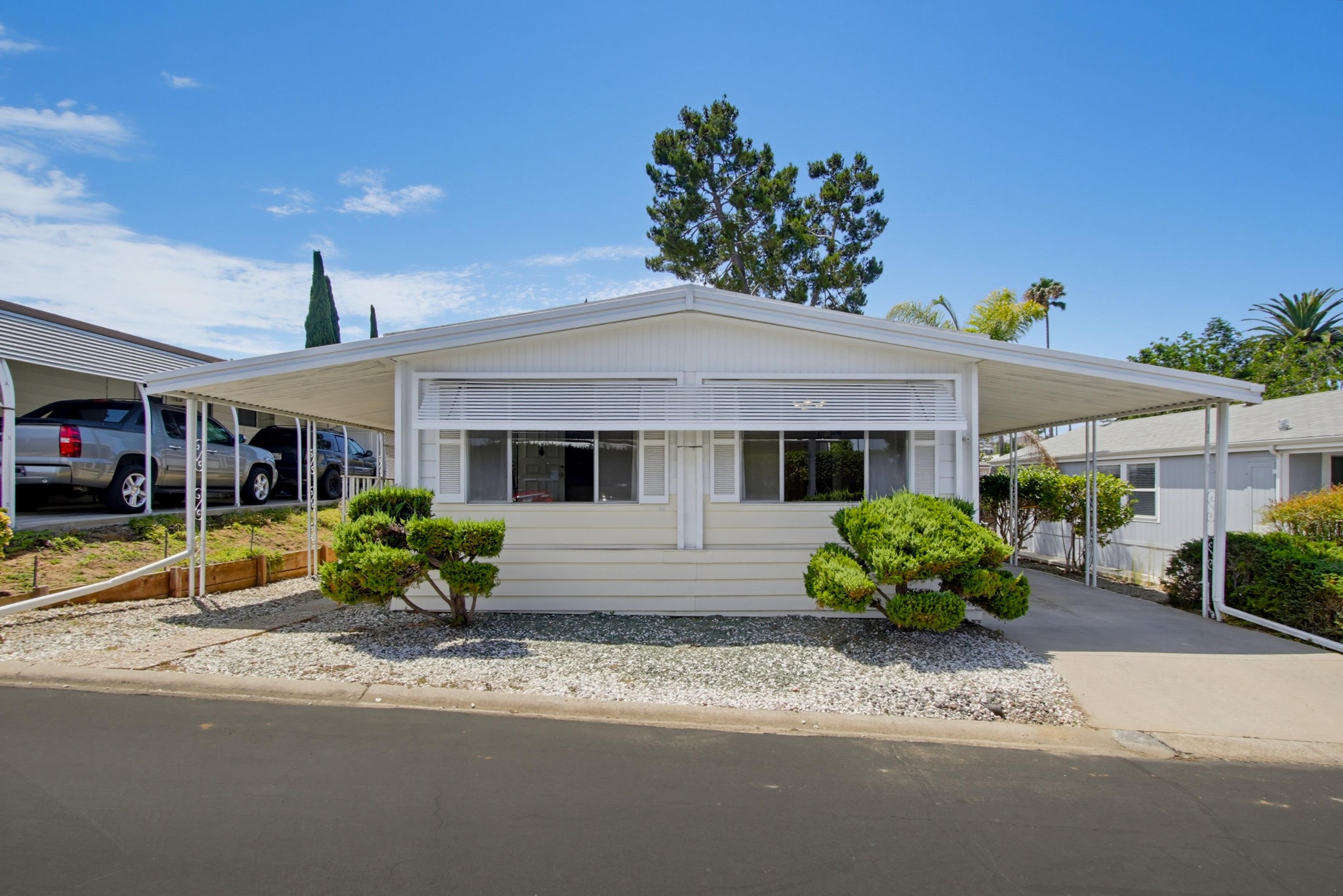 Virtual tour photo 3 of 41 for 1219 E Barham Dr Spc 24