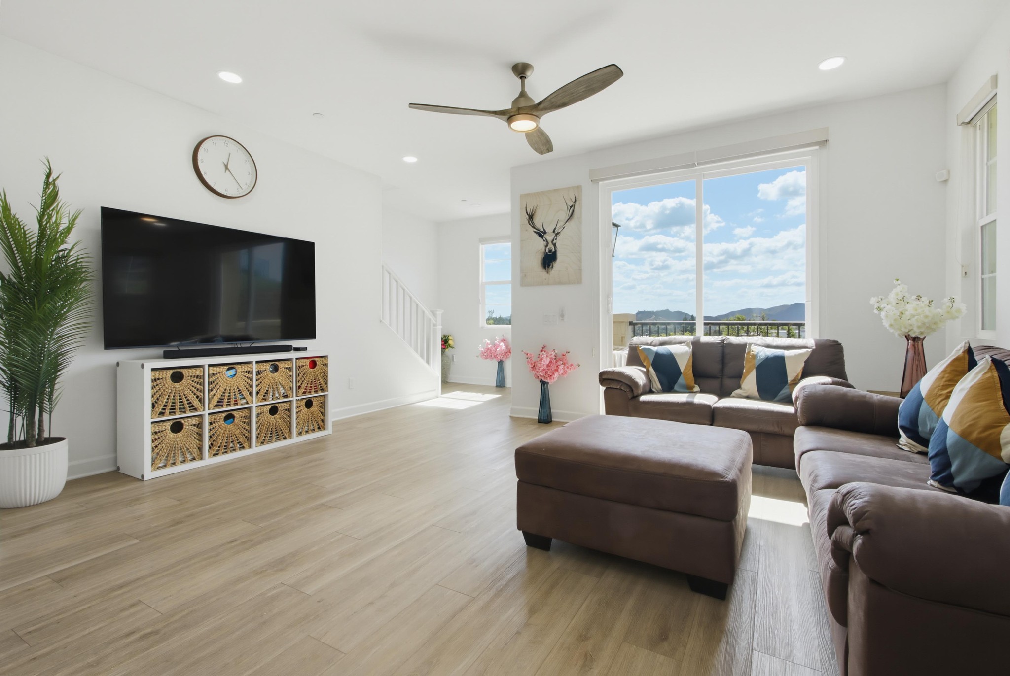 Virtual tour photo 14 of 42 for 1222 Sunrise View #105
