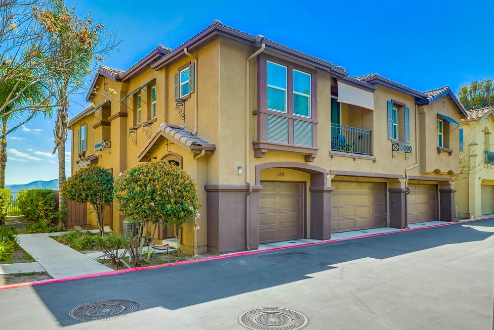 Virtual tour photo 1 of 40 for 123 S Meadowbrook Dr