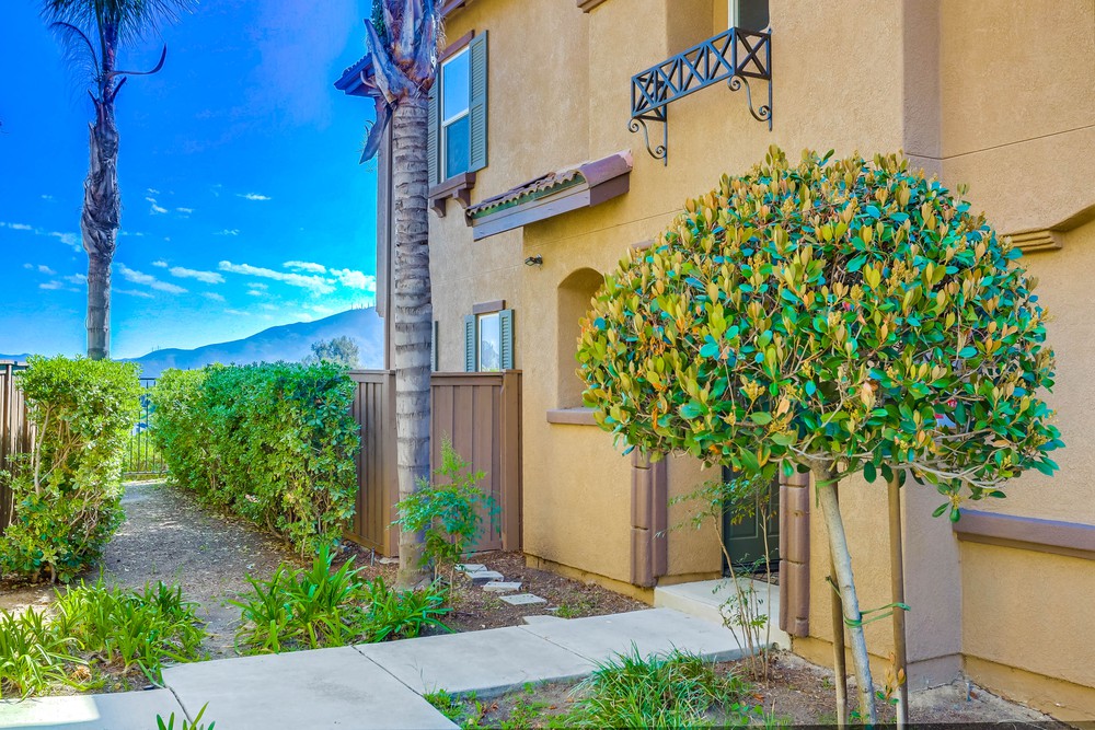 Virtual tour photo 3 of 40 for 123 S Meadowbrook Dr
