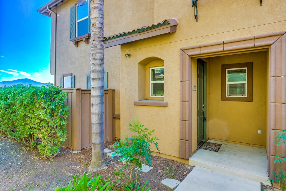 Virtual tour photo 4 of 40 for 123 S Meadowbrook Dr