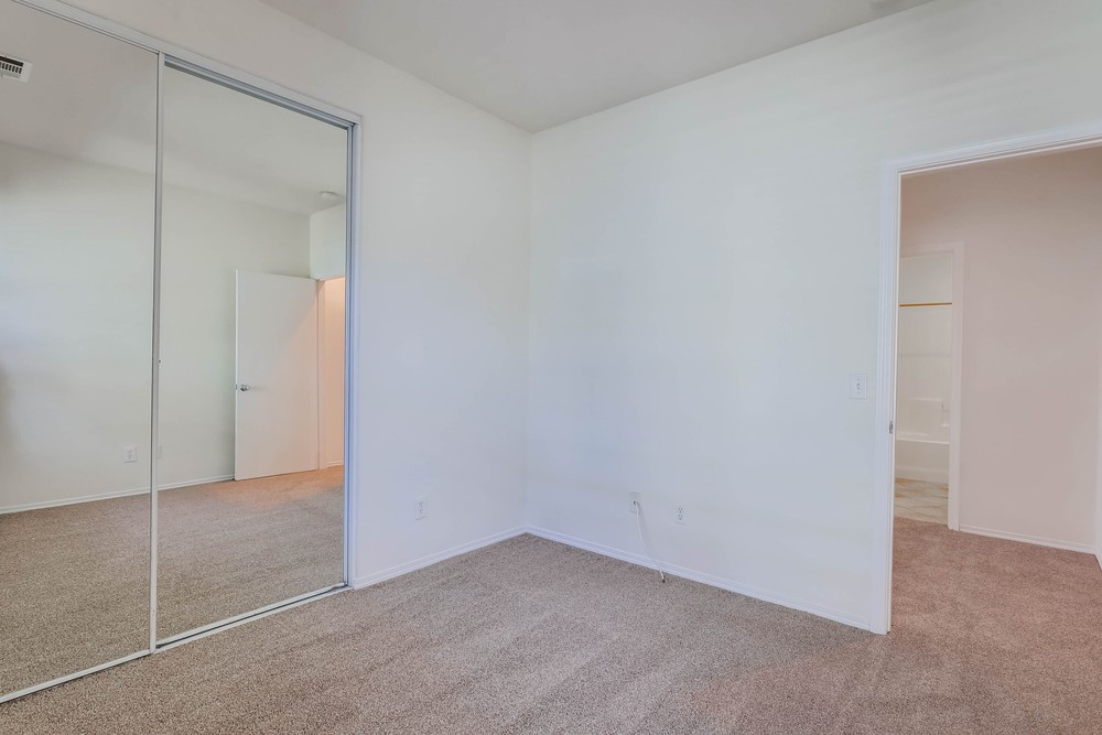 Virtual tour photo 28 of 40 for 123 S Meadowbrook Dr