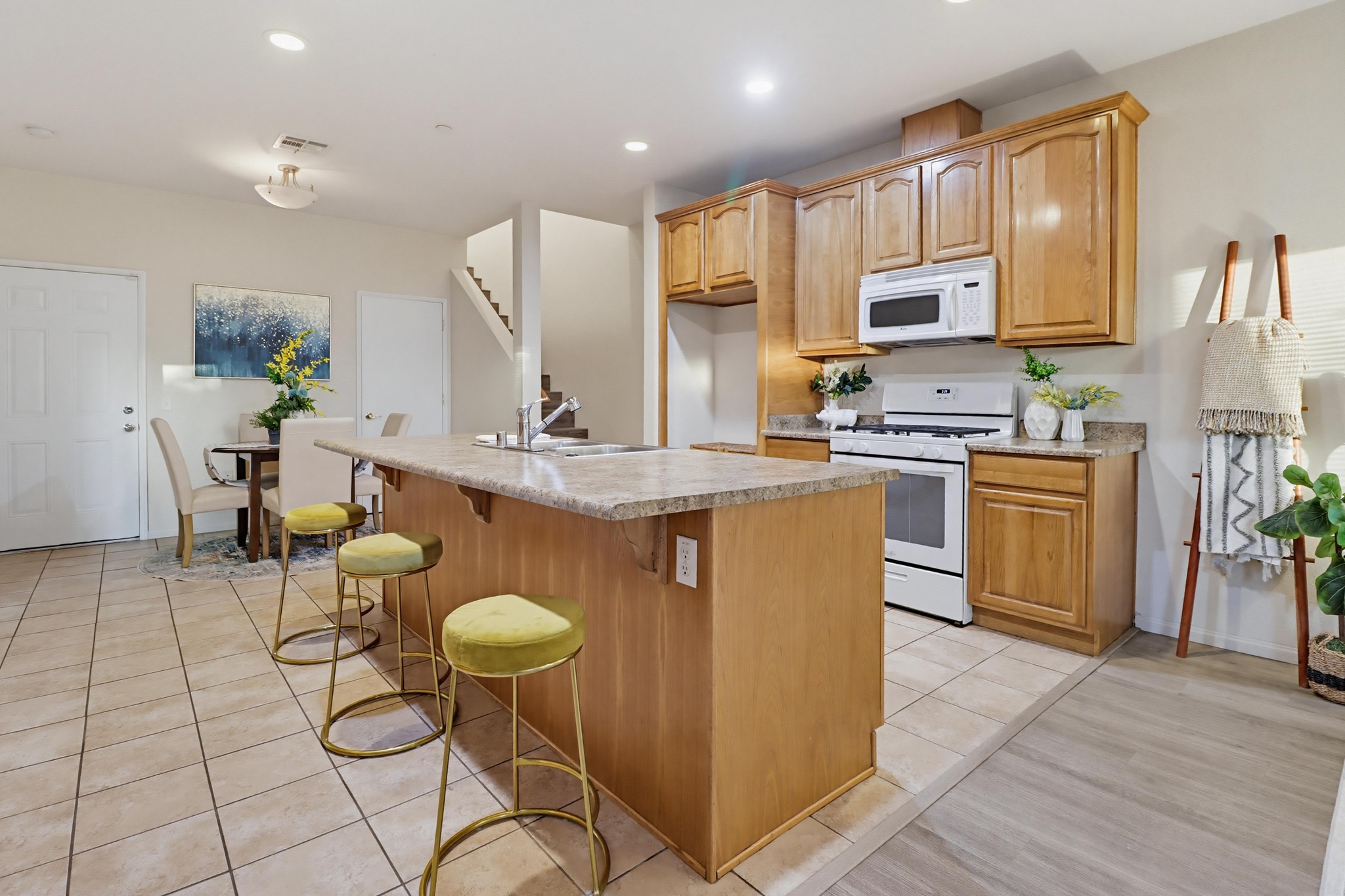 Virtual tour photo 13 of 50 for 12306 Lakeshore Dr UNIT 2