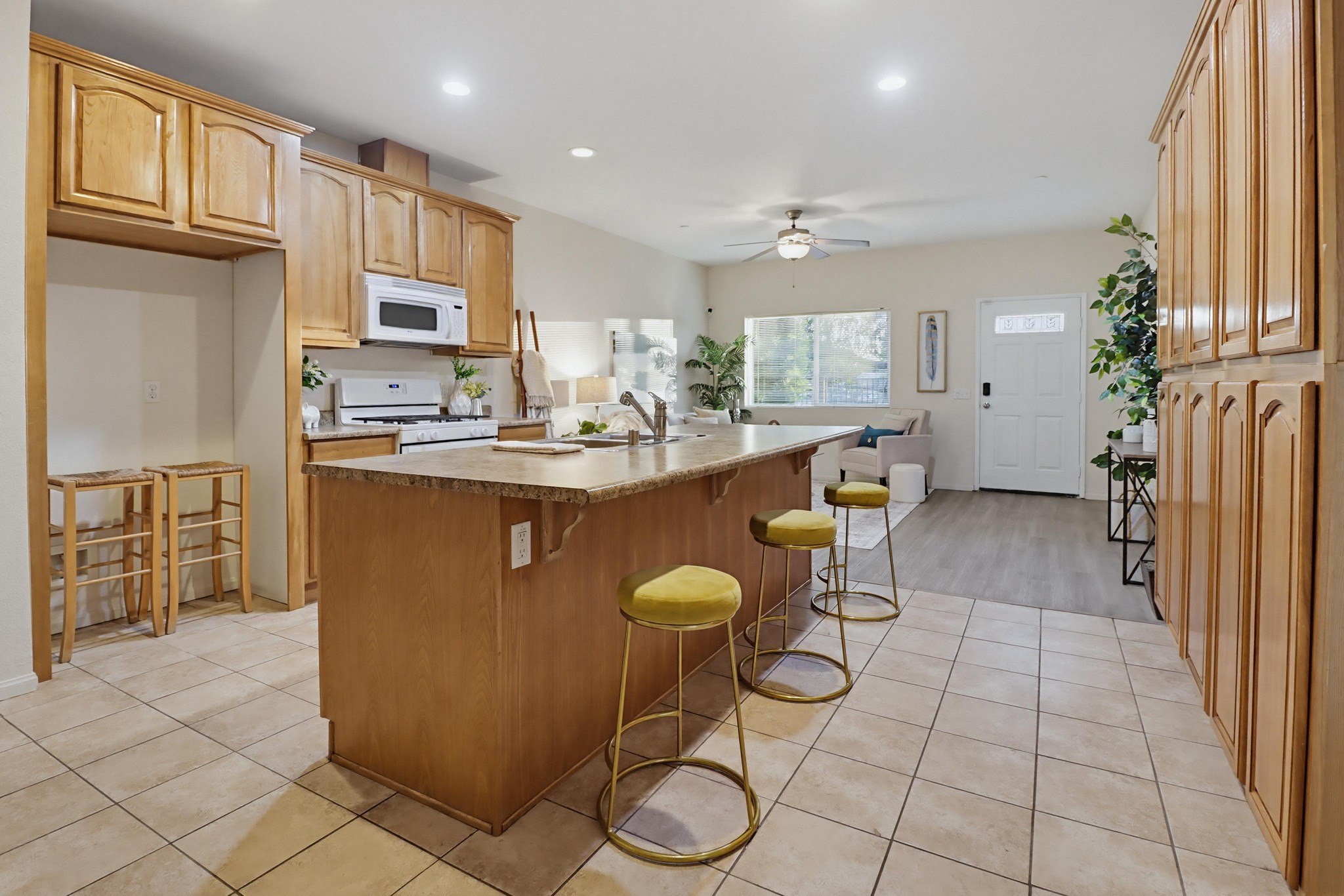 Virtual tour photo 14 of 50 for 12306 Lakeshore Dr UNIT 2