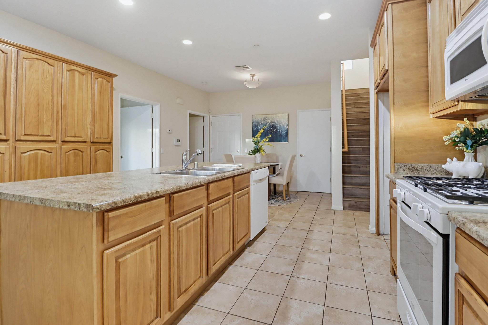 Virtual tour photo 15 of 50 for 12306 Lakeshore Dr UNIT 2