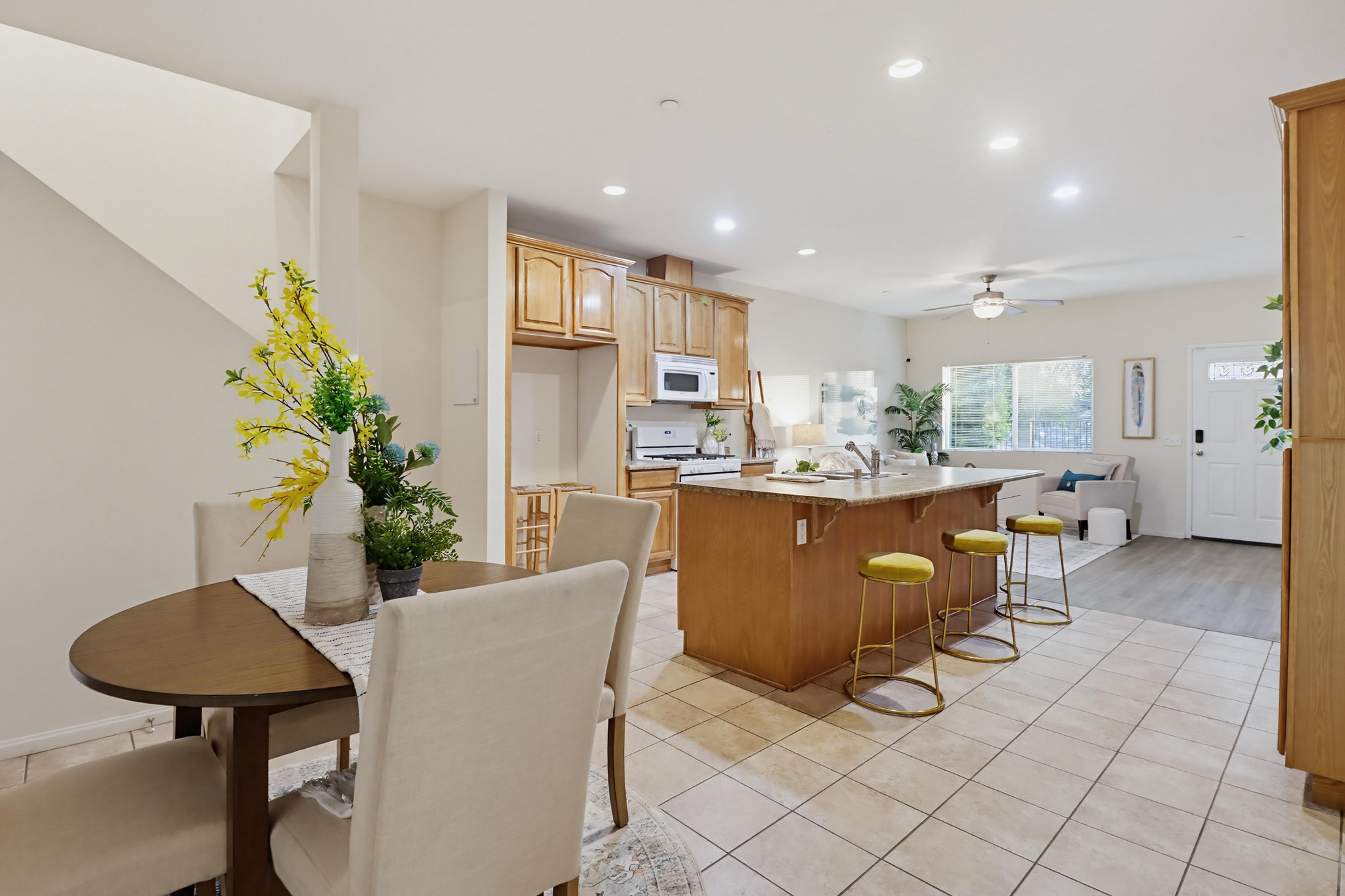 Virtual tour photo 18 of 50 for 12306 Lakeshore Dr UNIT 2