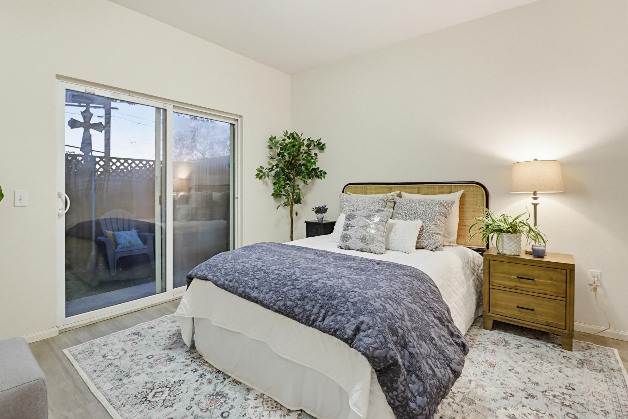 Virtual tour photo 20 of 50 for 12306 Lakeshore Dr UNIT 2