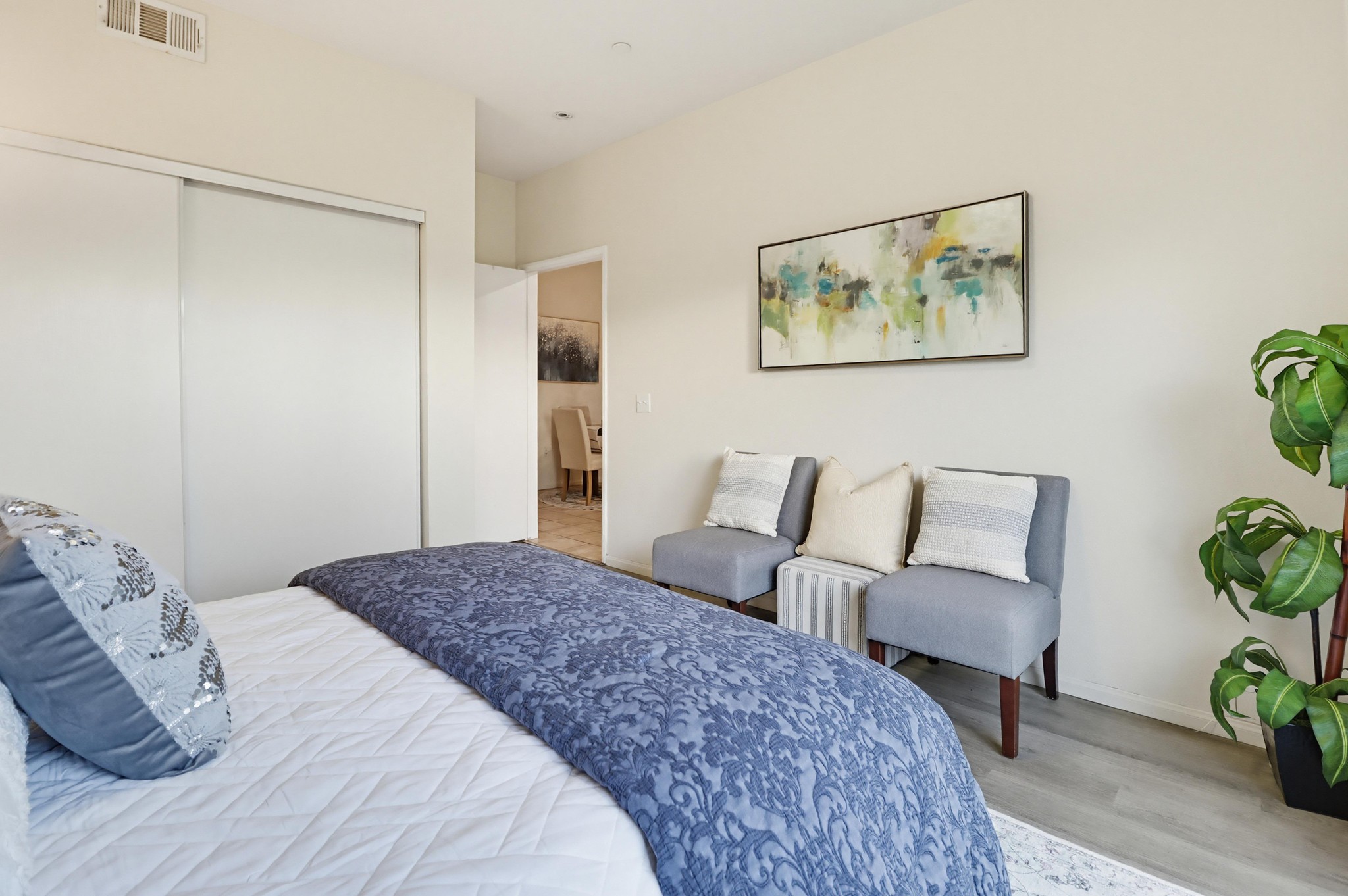 Virtual tour photo 22 of 50 for 12306 Lakeshore Dr UNIT 2