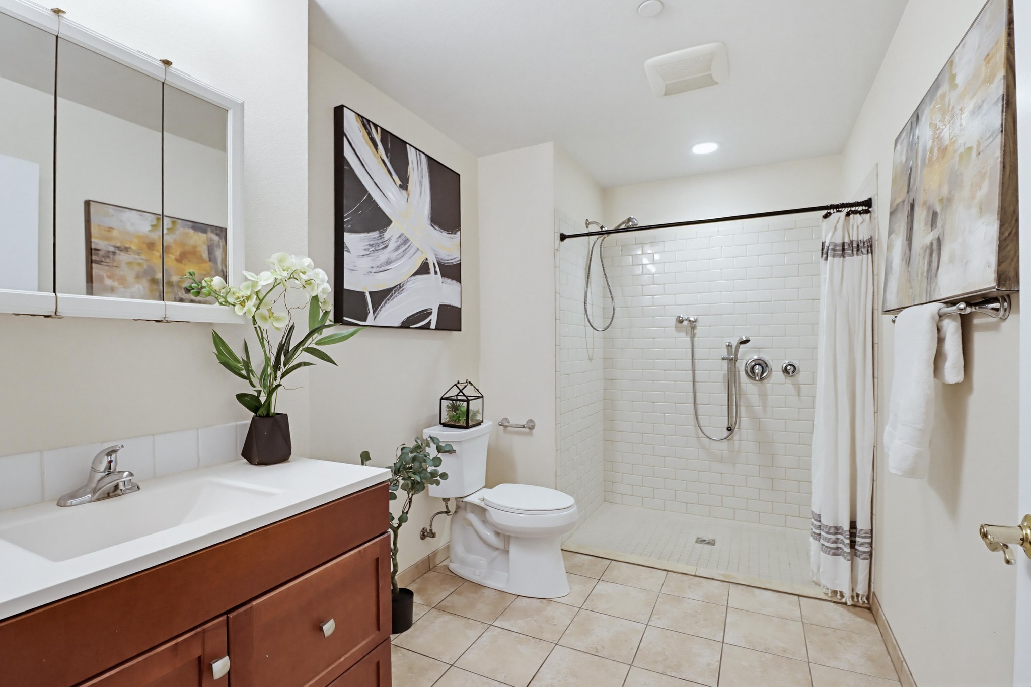Virtual tour photo 23 of 50 for 12306 Lakeshore Dr UNIT 2