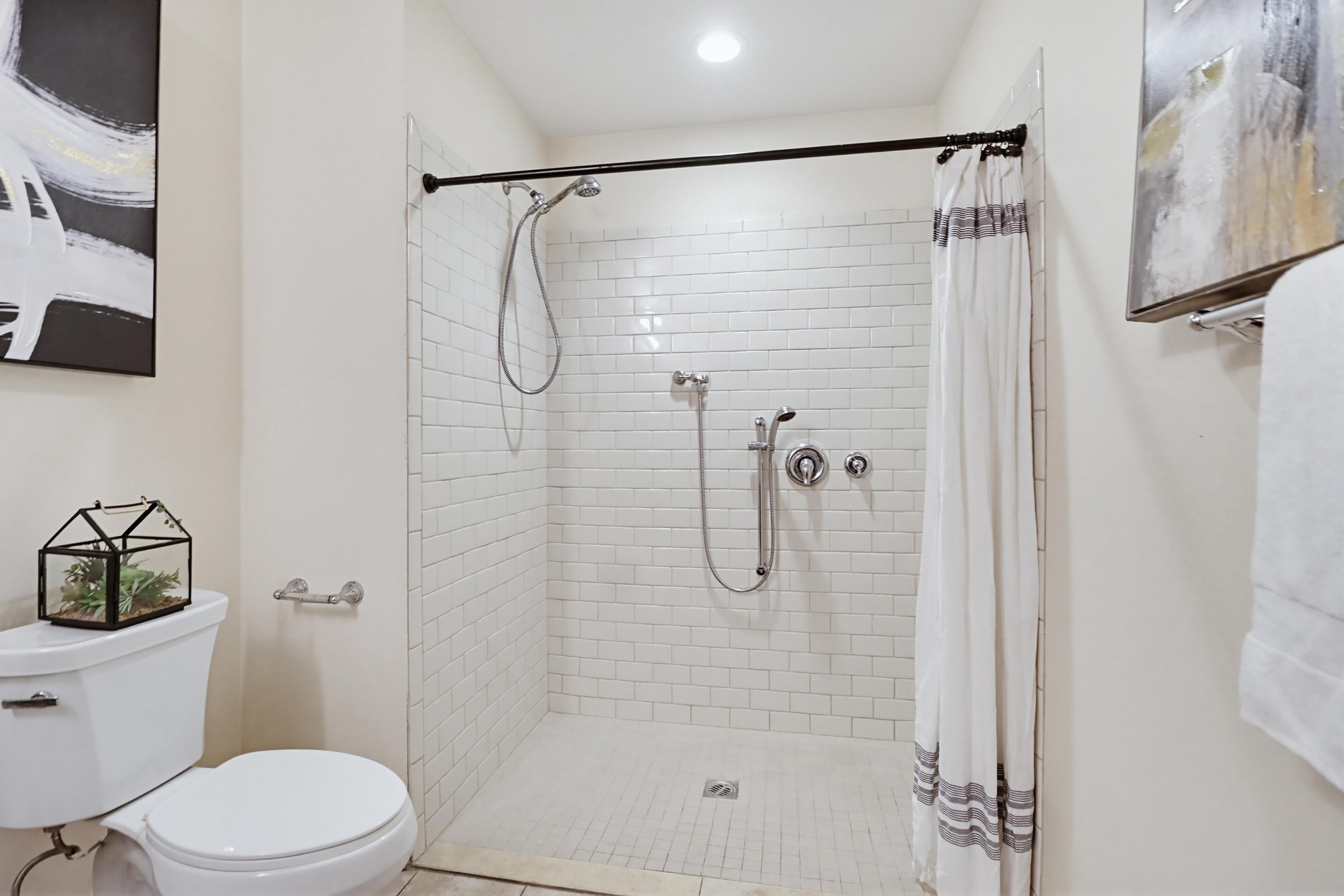 Virtual tour photo 24 of 50 for 12306 Lakeshore Dr UNIT 2