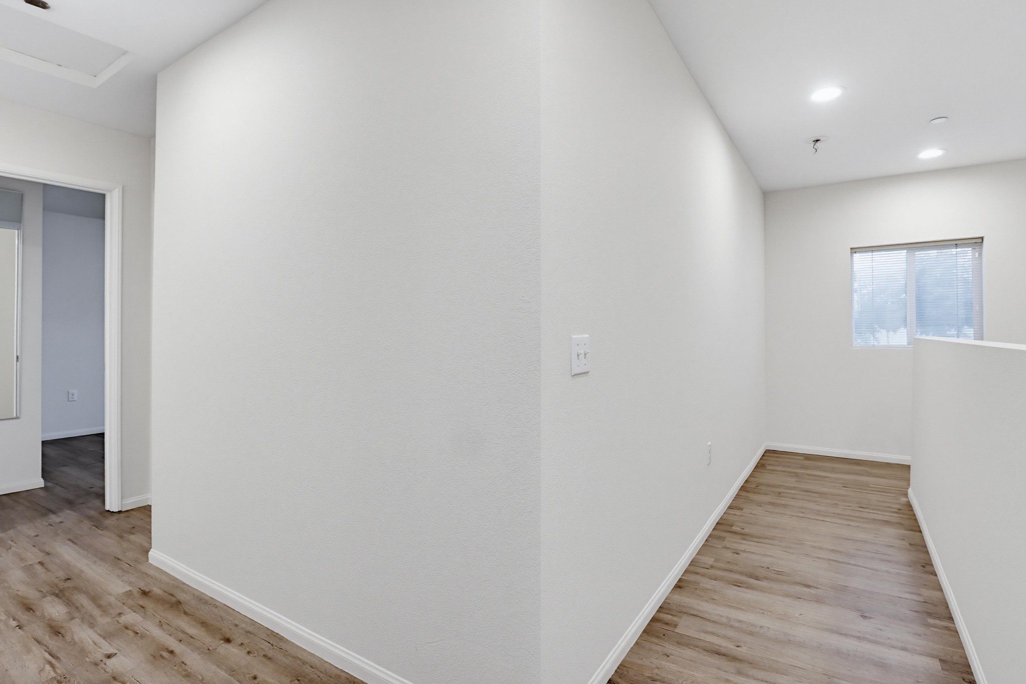 Virtual tour photo 28 of 50 for 12306 Lakeshore Dr UNIT 2