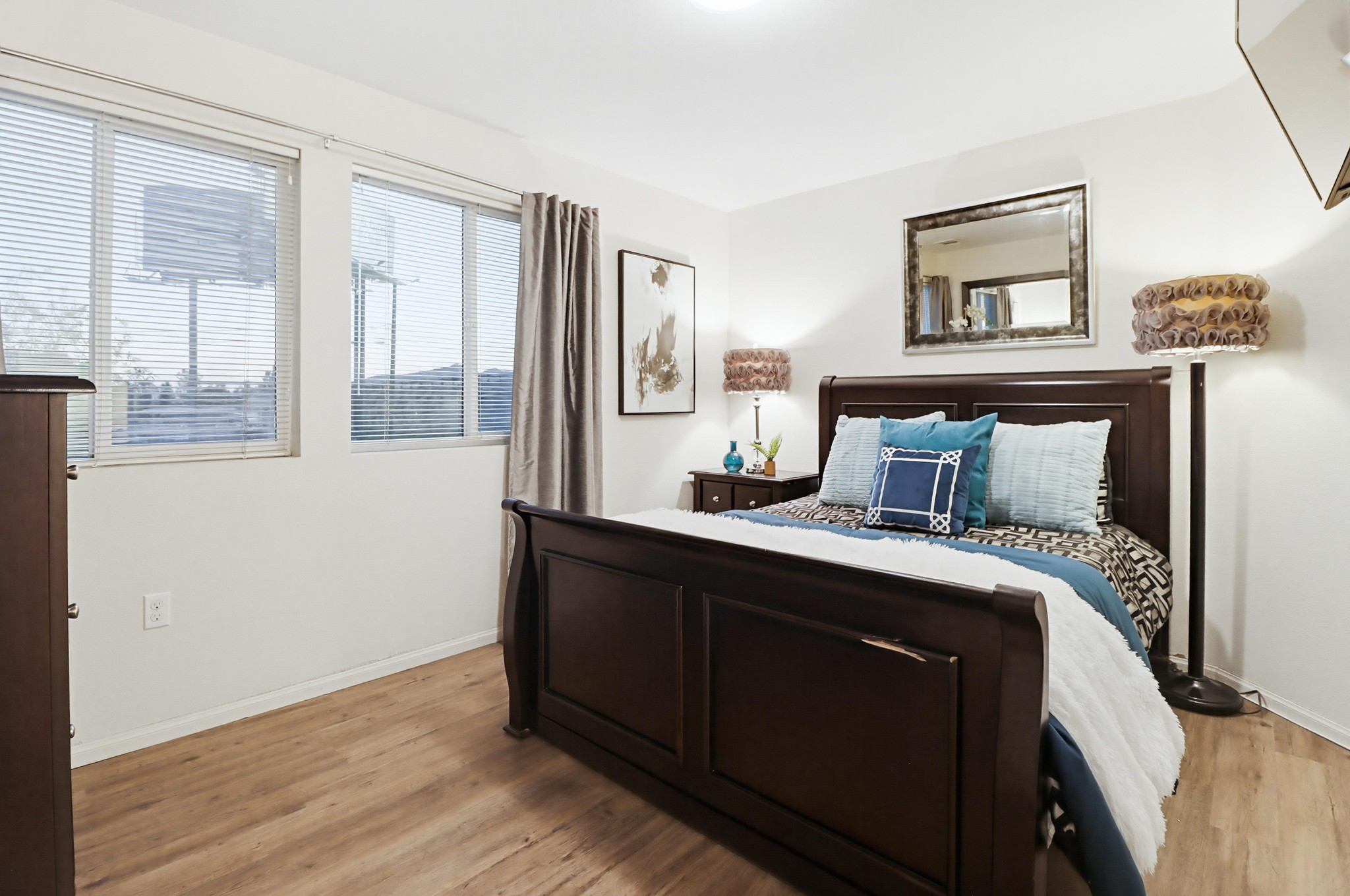 Virtual tour photo 29 of 50 for 12306 Lakeshore Dr UNIT 2