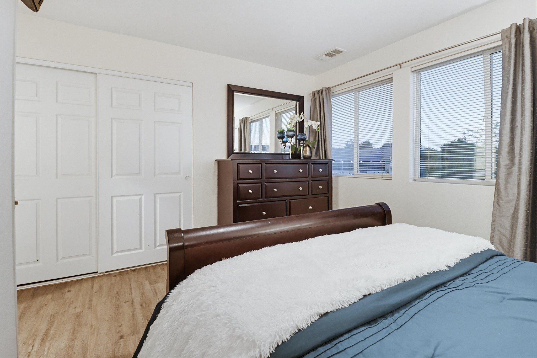 Virtual tour photo 30 of 50 for 12306 Lakeshore Dr UNIT 2