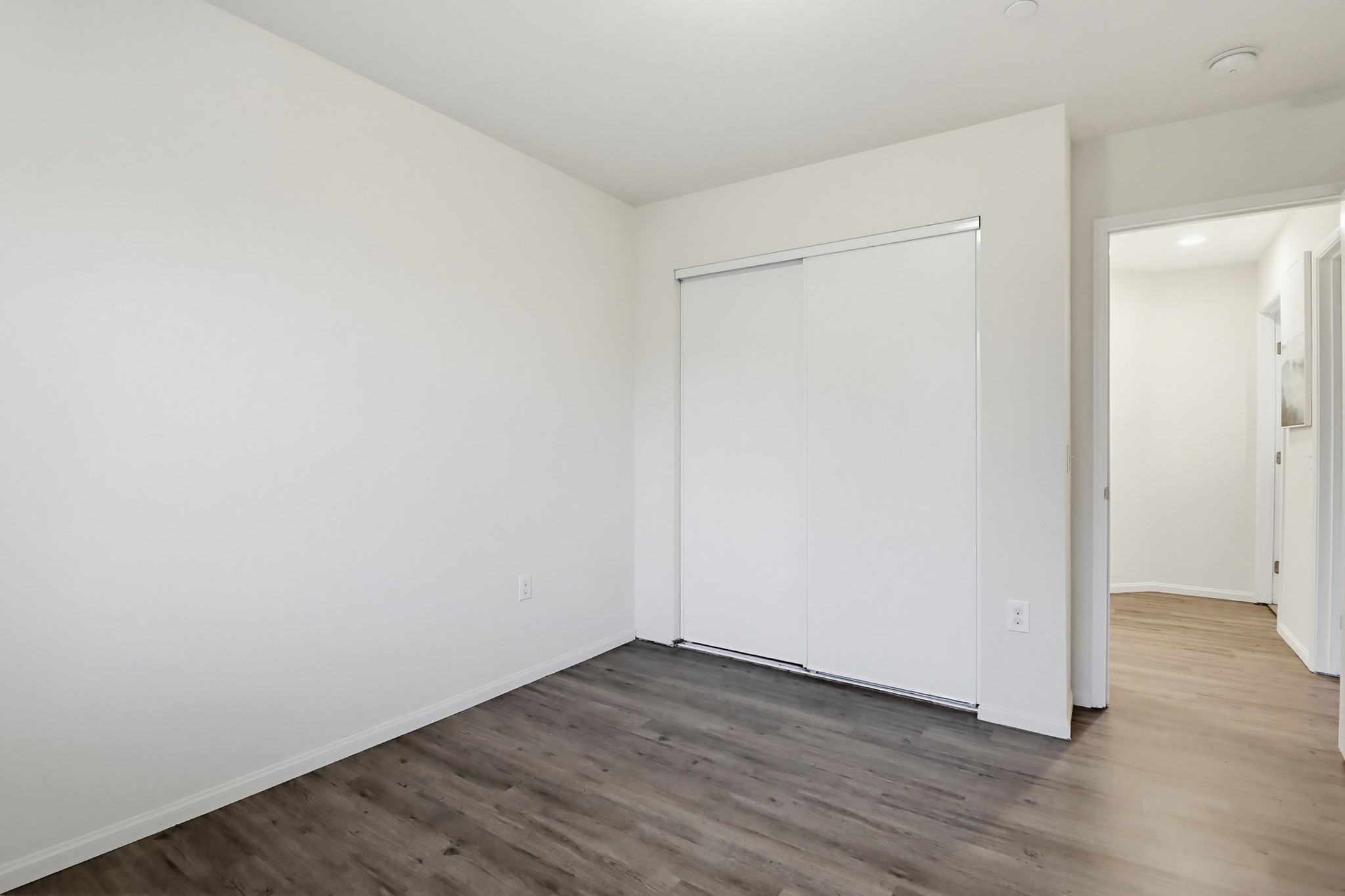 Virtual tour photo 36 of 50 for 12306 Lakeshore Dr UNIT 2