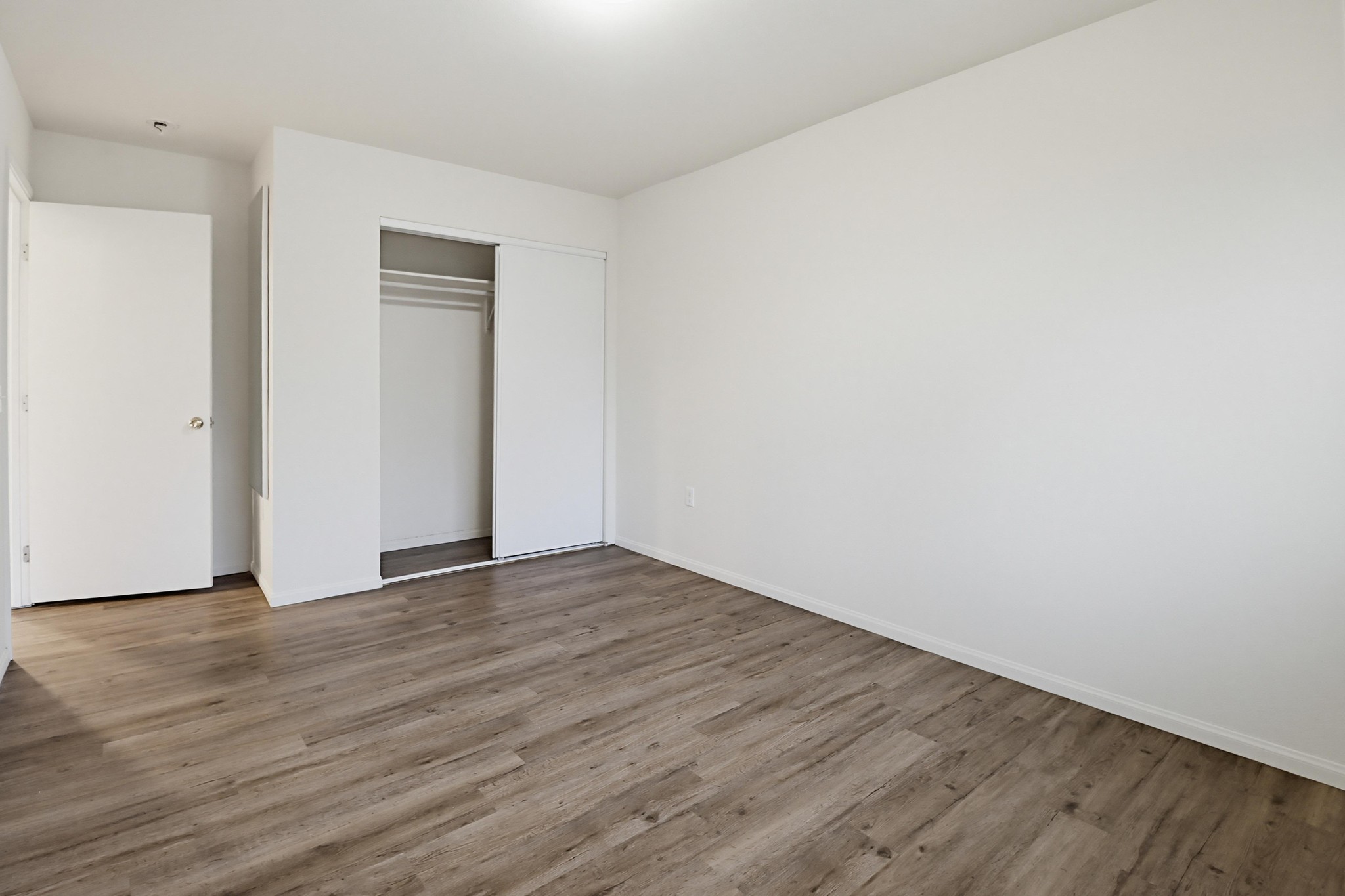 Virtual tour photo 38 of 50 for 12306 Lakeshore Dr UNIT 2