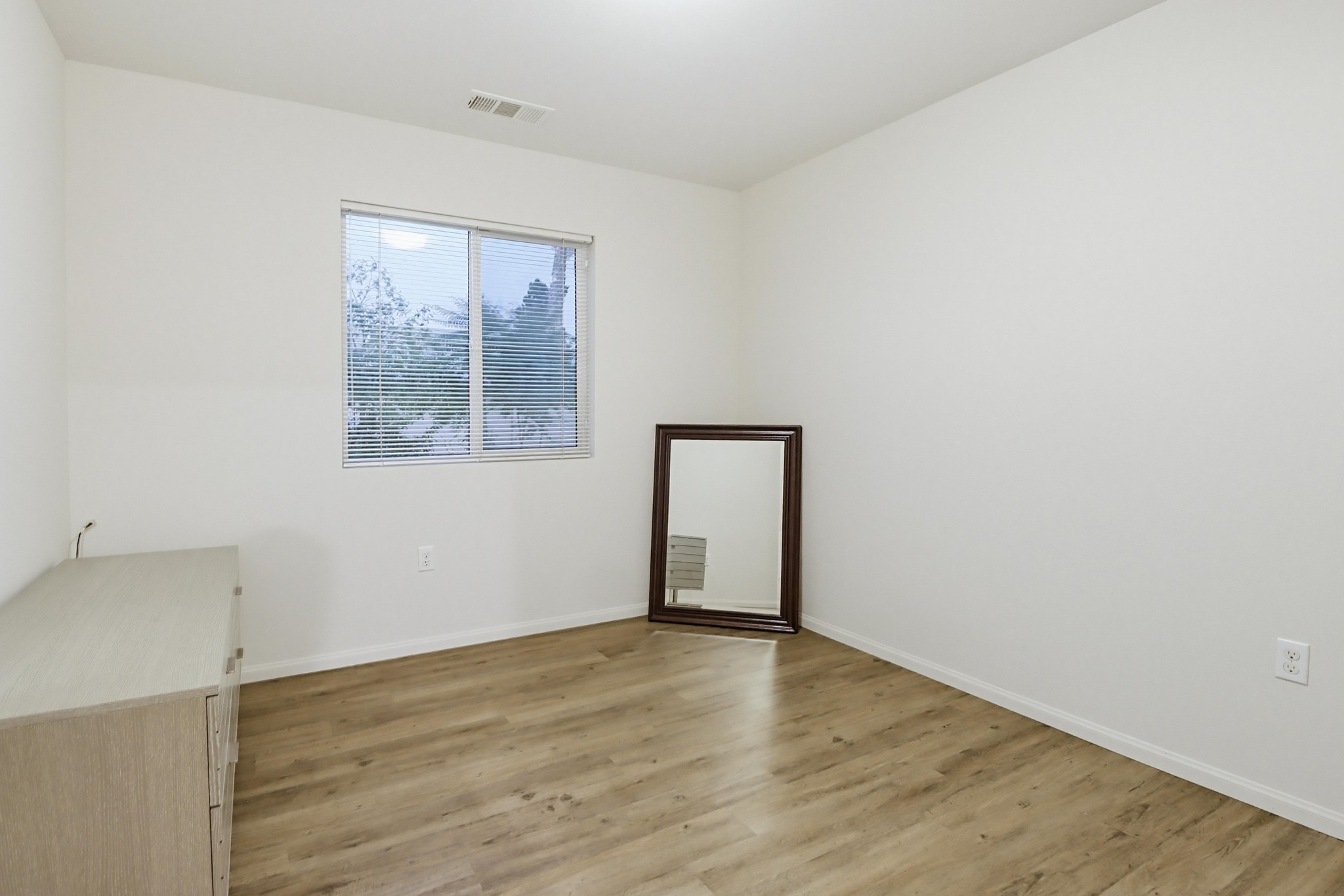 Virtual tour photo 41 of 50 for 12306 Lakeshore Dr UNIT 2